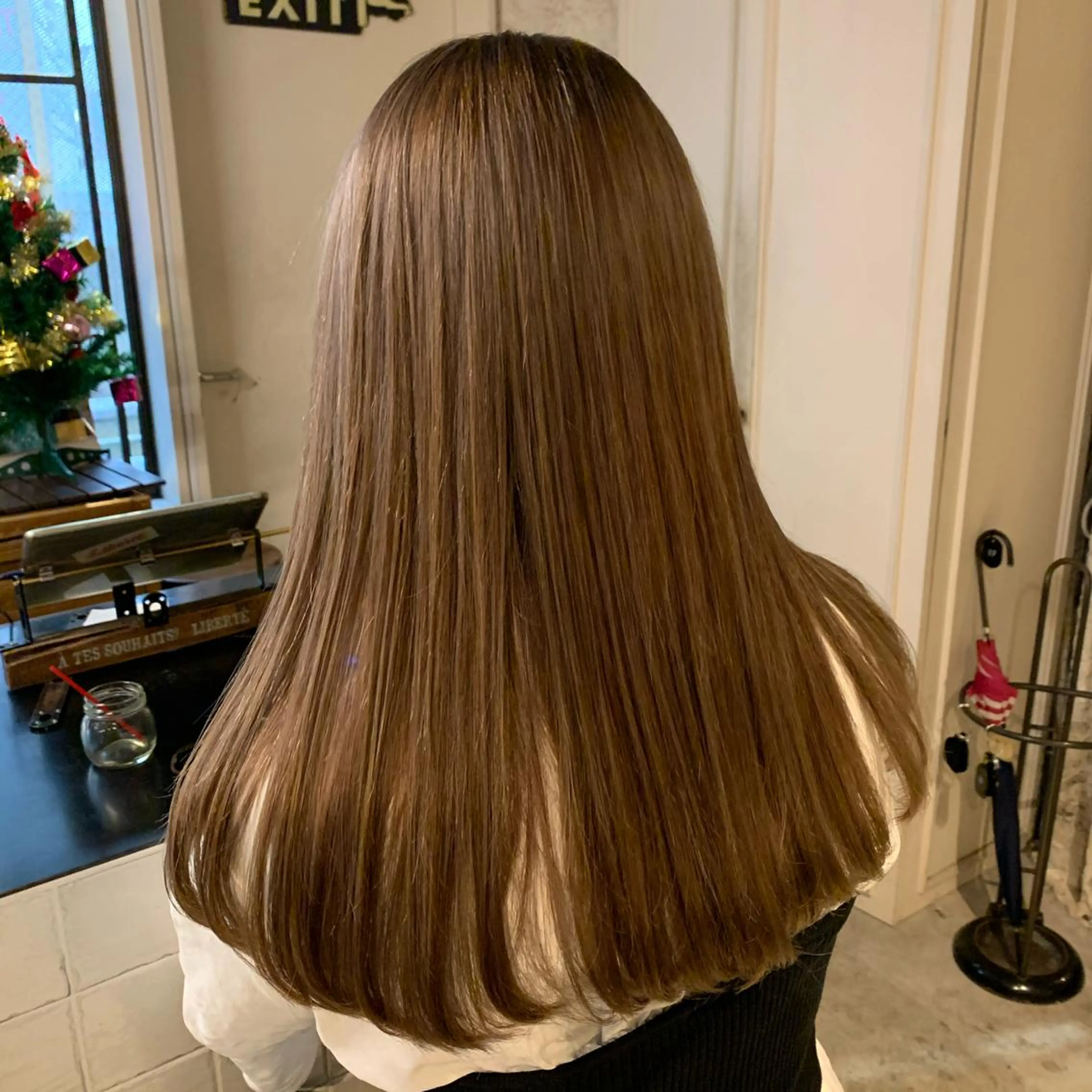 ロング カラー ヘアアレンジ ベージュカラー ブリーチ LIBERTE所属・再現度&髪質改善 LISAのヘアスタイル