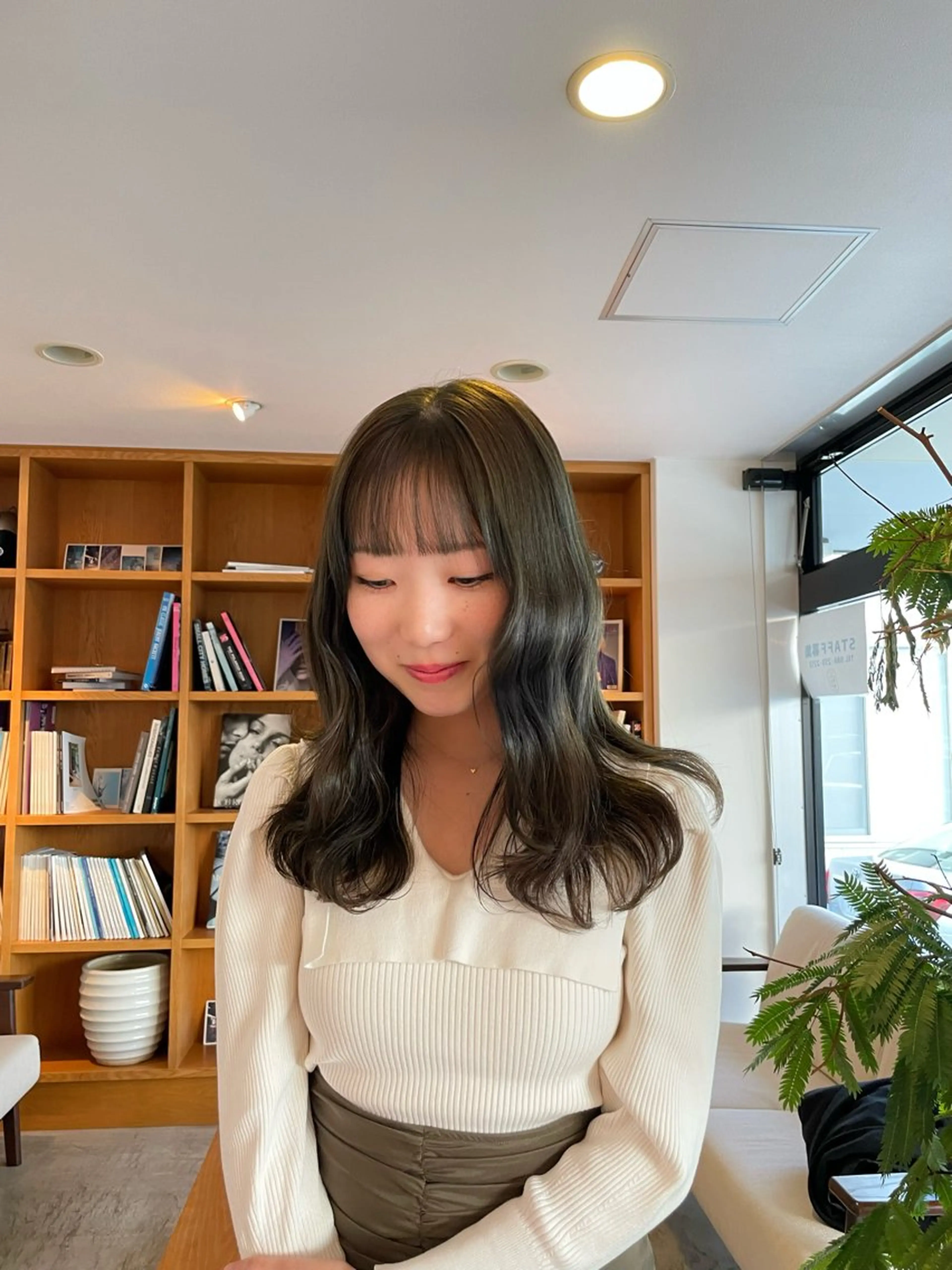 セミロング カラー 透明感カラー ONZE所属・ONZE miyuのヘアスタイル
