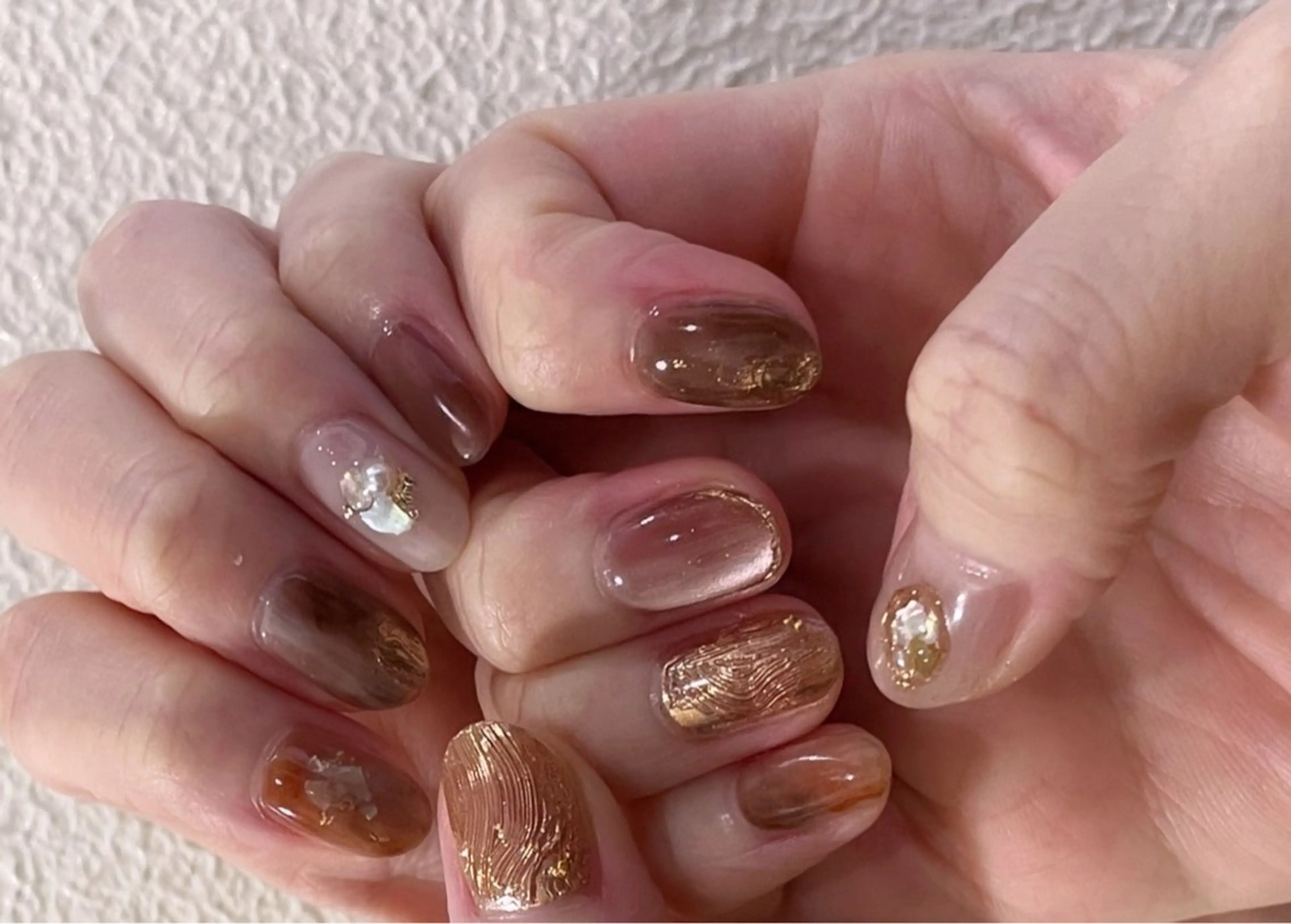 ネイル ブラウン マグネットネイル ニュアンスネイル ハンドネイル ハンドケア NAIL 106G所属・西日暮里駅徒歩1分/ NAIL106Gのネイルデザイン