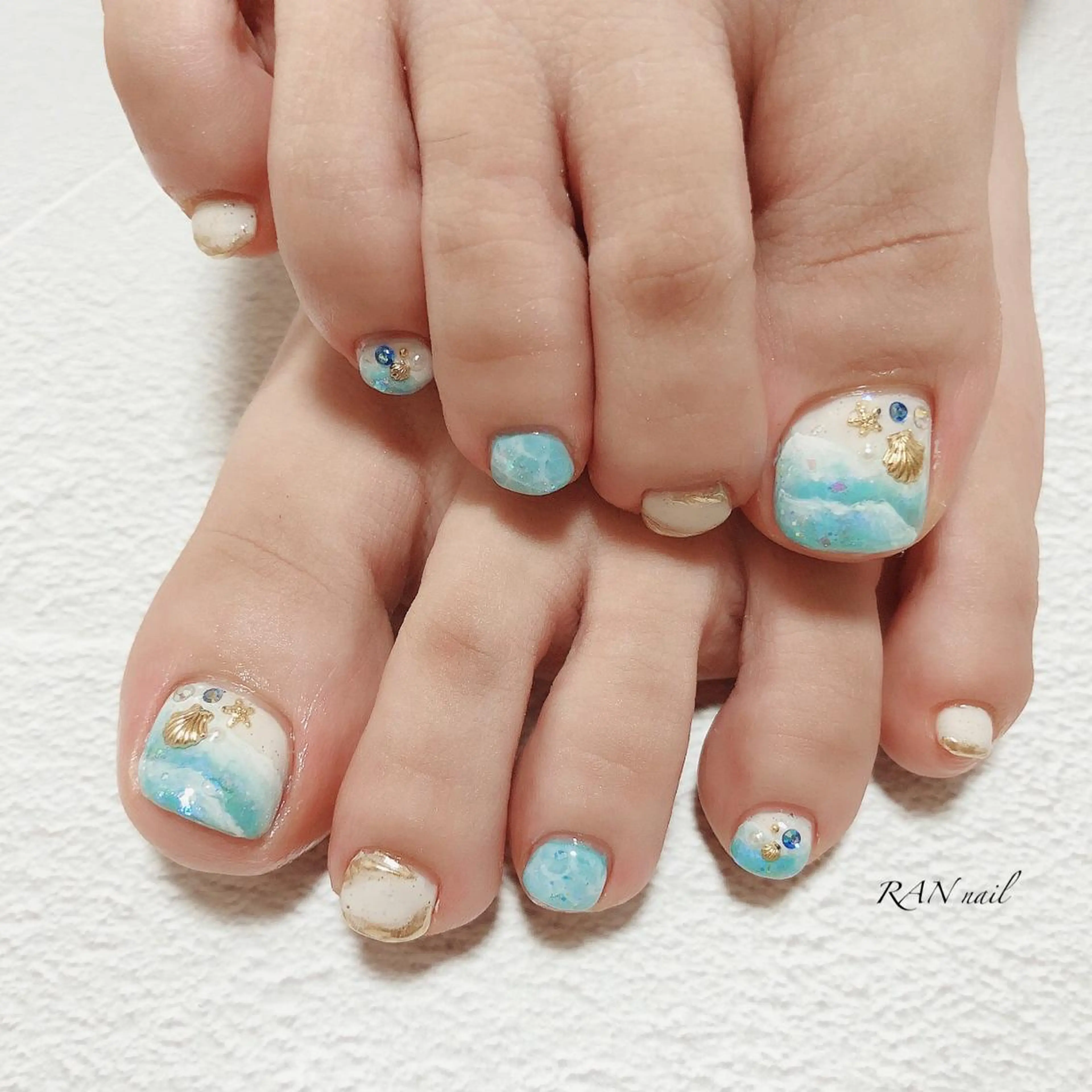 ネイル オーロラネイル フットネイル ジェルネイル 氷ネイル・うるうるネイル キラキラネイル RAN nail 〜ランネイル〜所属・RAN nailのネイルデザイン