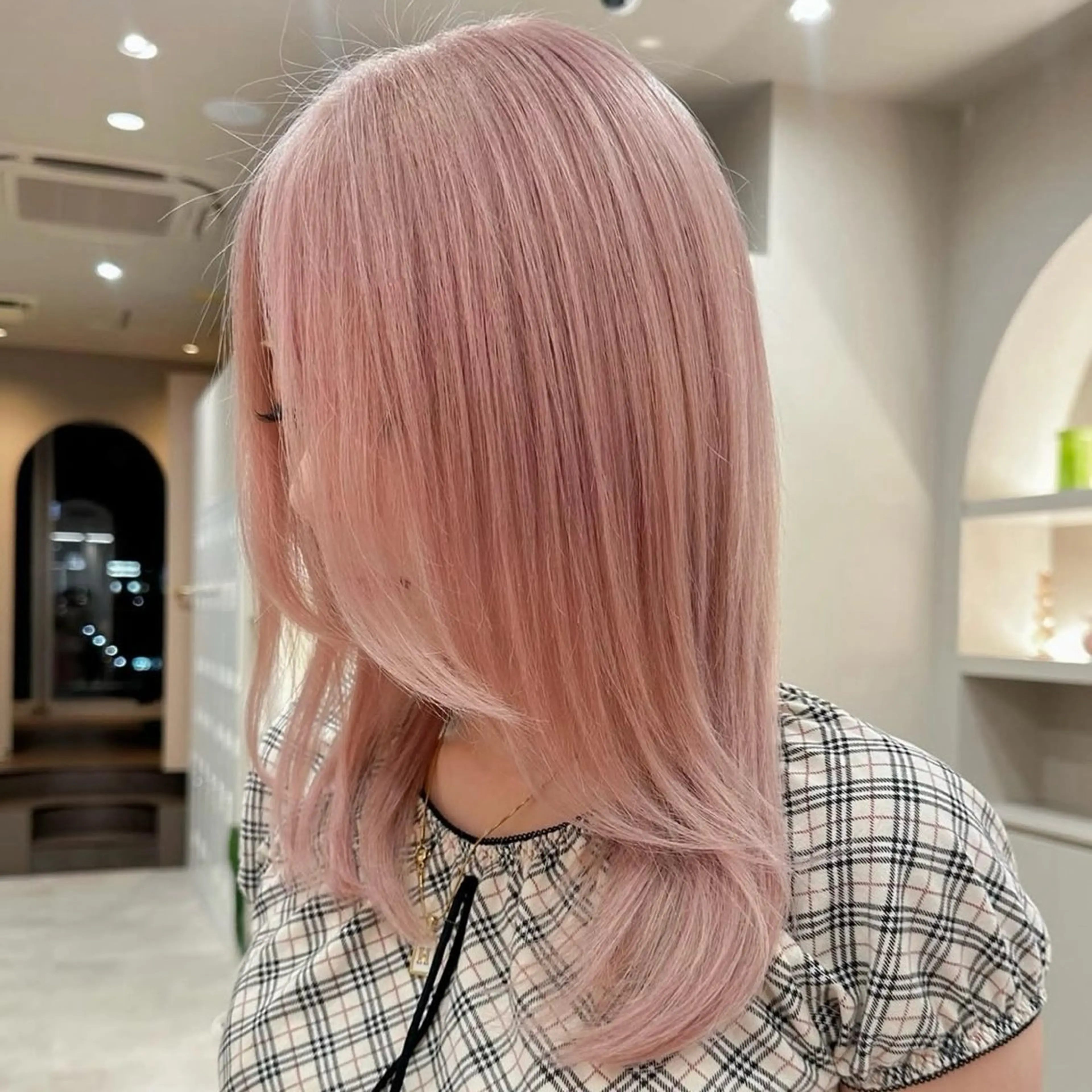 カラー ブロンド ピンクカラー ホワイトブロンド ヘアカラー ハイトーン／暖色 👩🏼HONOKAのヘアスタイル