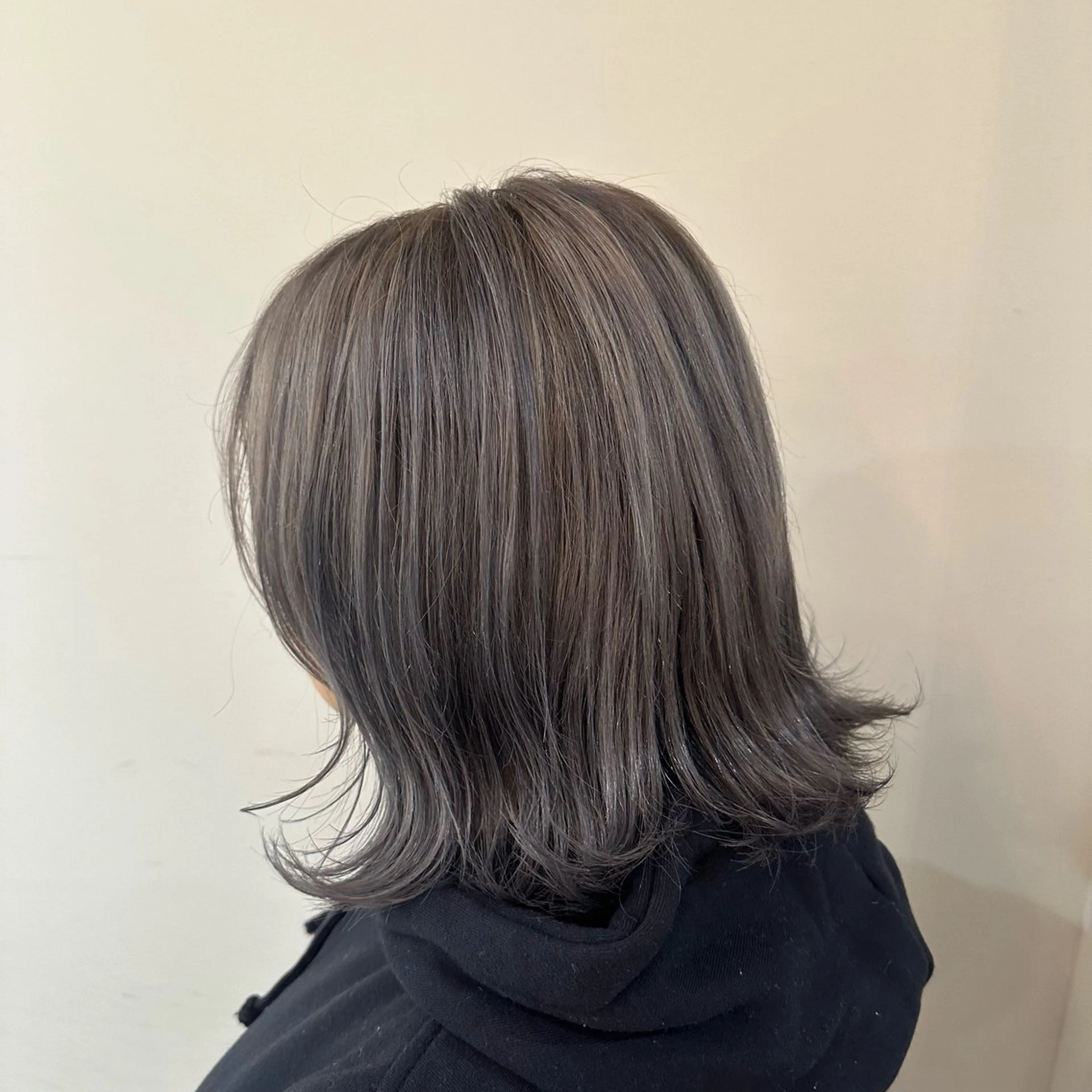 ミディアム カラー ヘアアレンジ 透明感カラー 飯島 美海のヘアスタイル