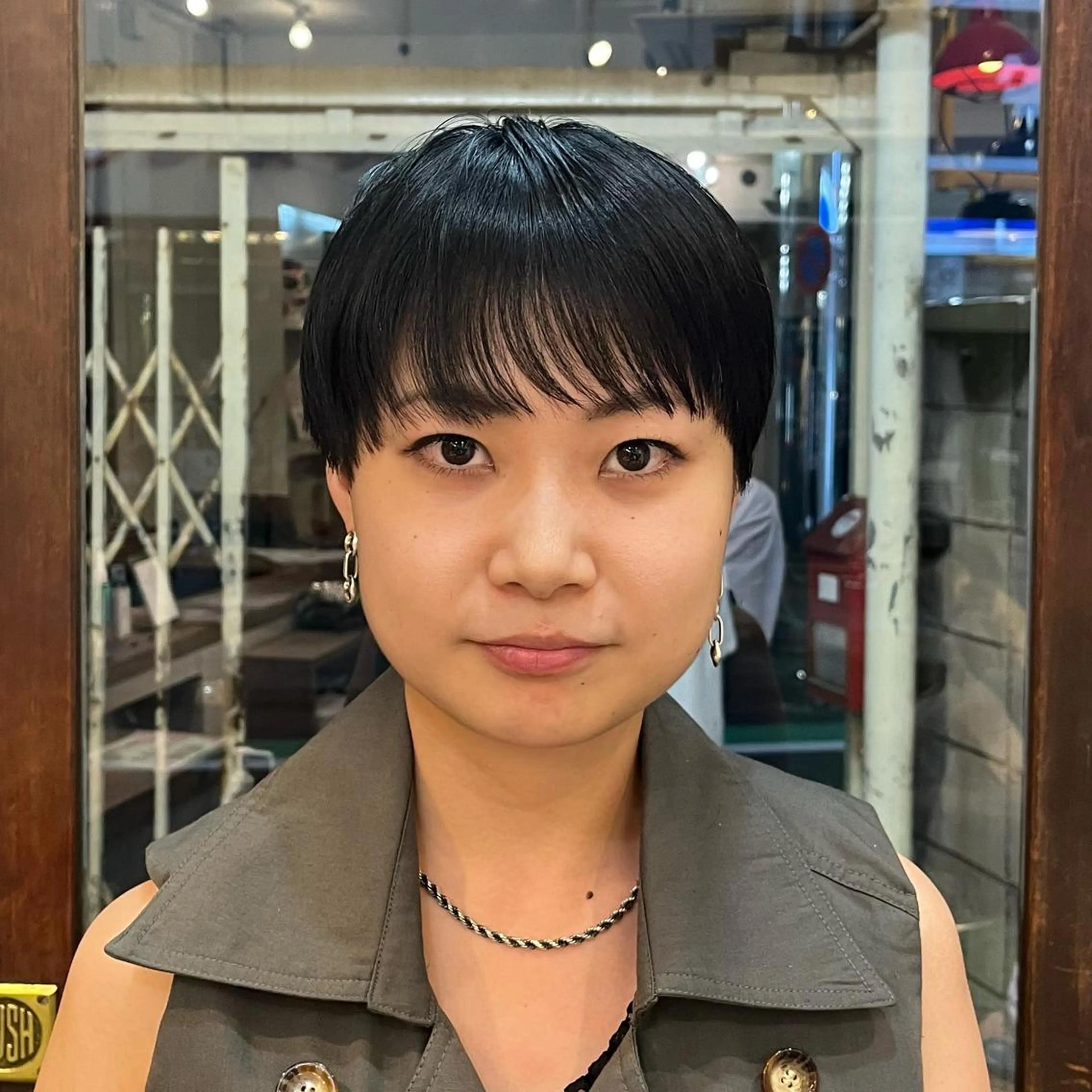 ショート カラー カット ヘッドスパ GO TODAY SHAiRE SALON 原宿本店所属・ブリーチ/レイヤー ハッシュカット/河内のヘアスタイル
