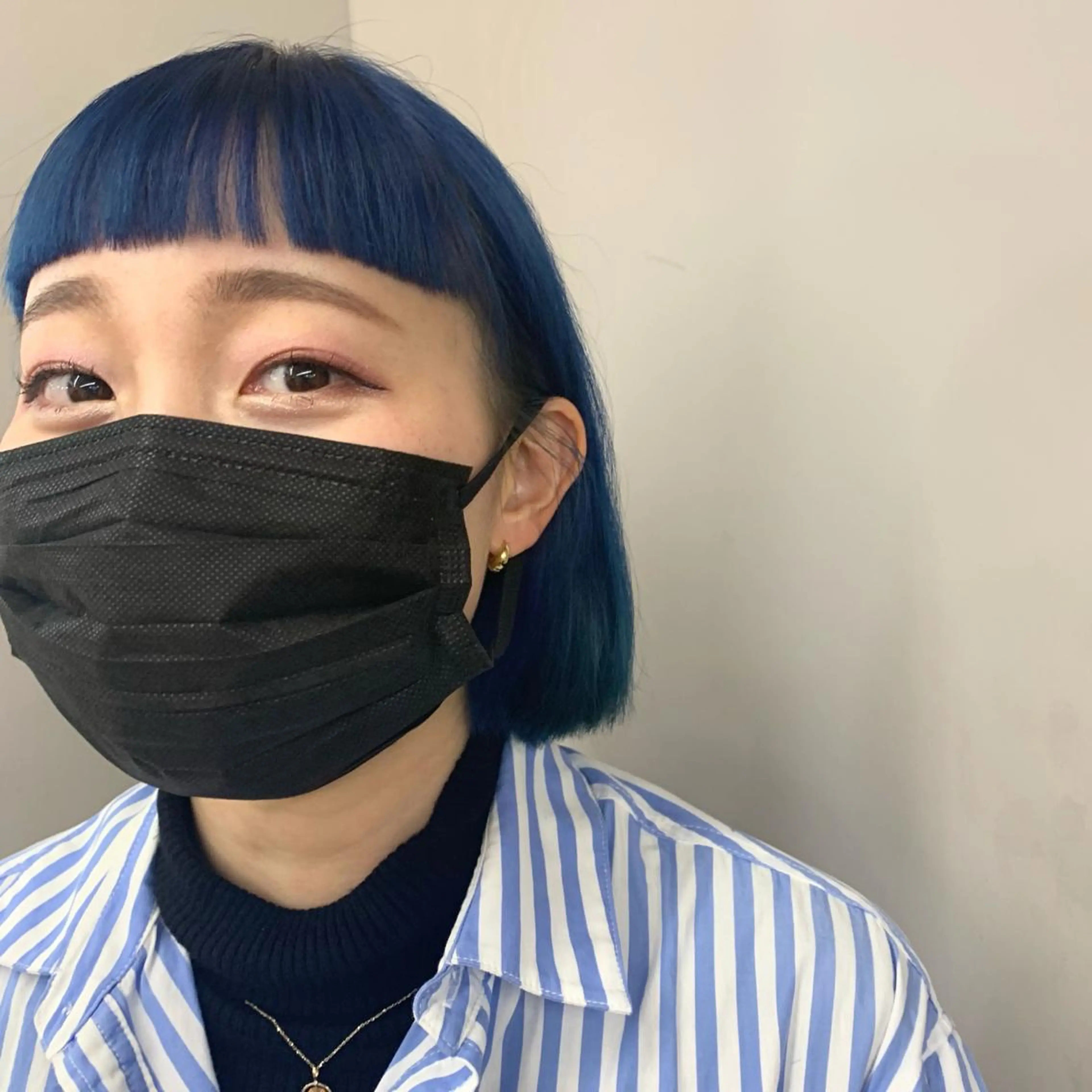 ショート カラー ブリーチ ブルーカラー カット ヘアカラー トリートメント 豊浦 翔太のヘアスタイル