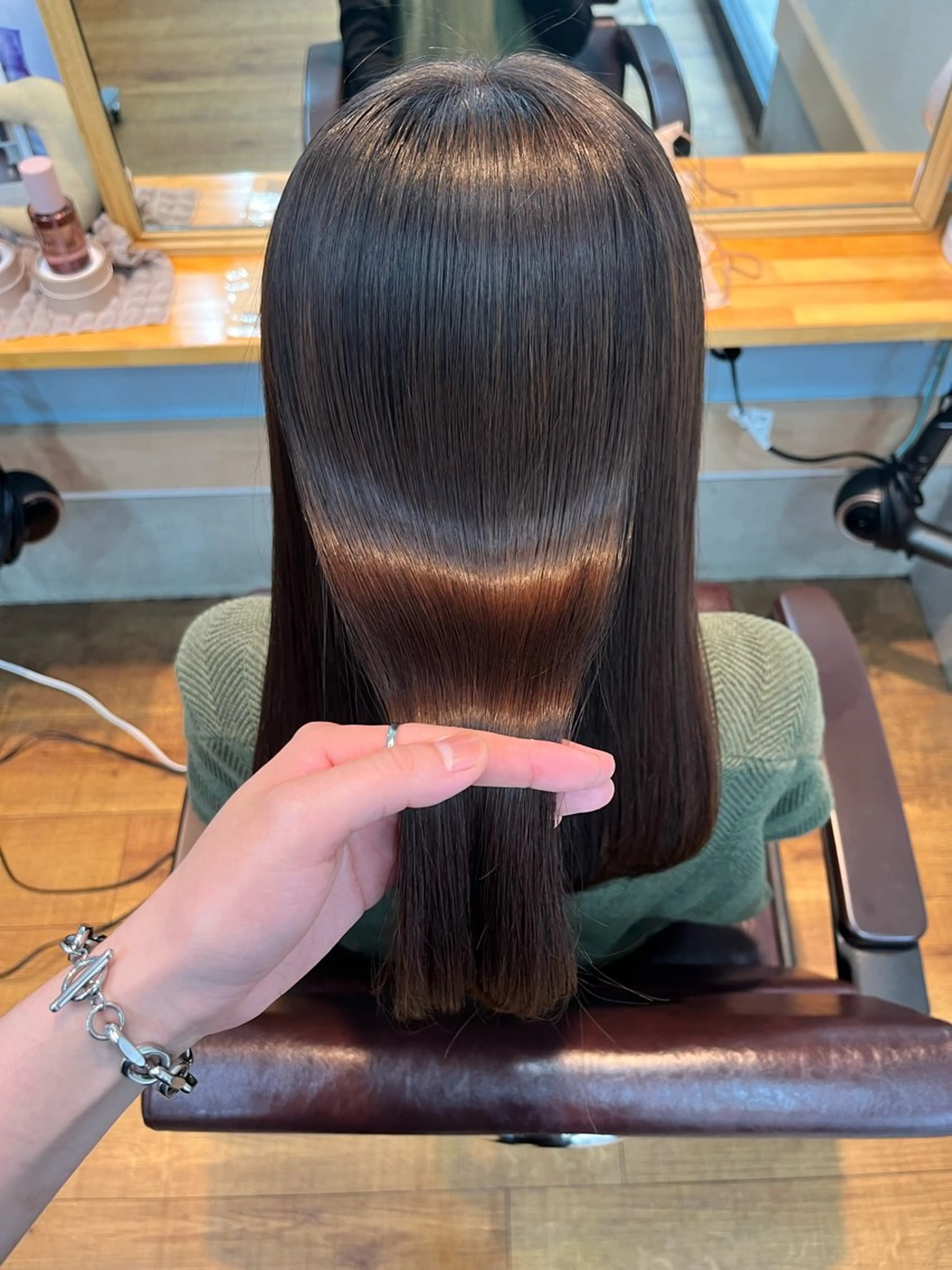 ロング カラー ダブルカラー インナーカラー 髪質改善 ヘアカラー トリートメント ヘッドスパ 🫧艶髪デザイナー 🫧白石航汰のヘアスタイル
