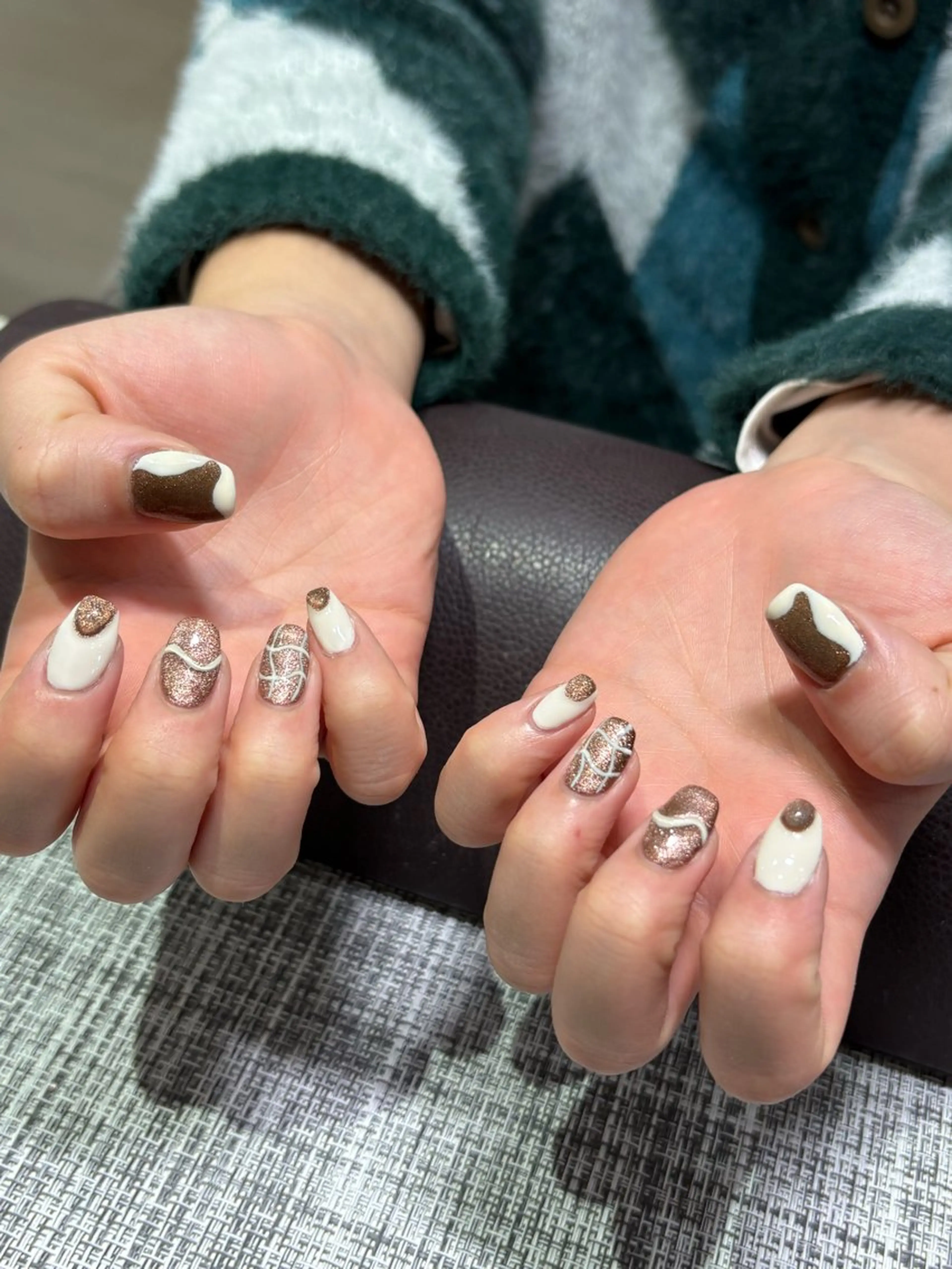 ネイル ブラウン マグネットネイル ハンドネイル 佐藤 渚紗のネイルデザイン