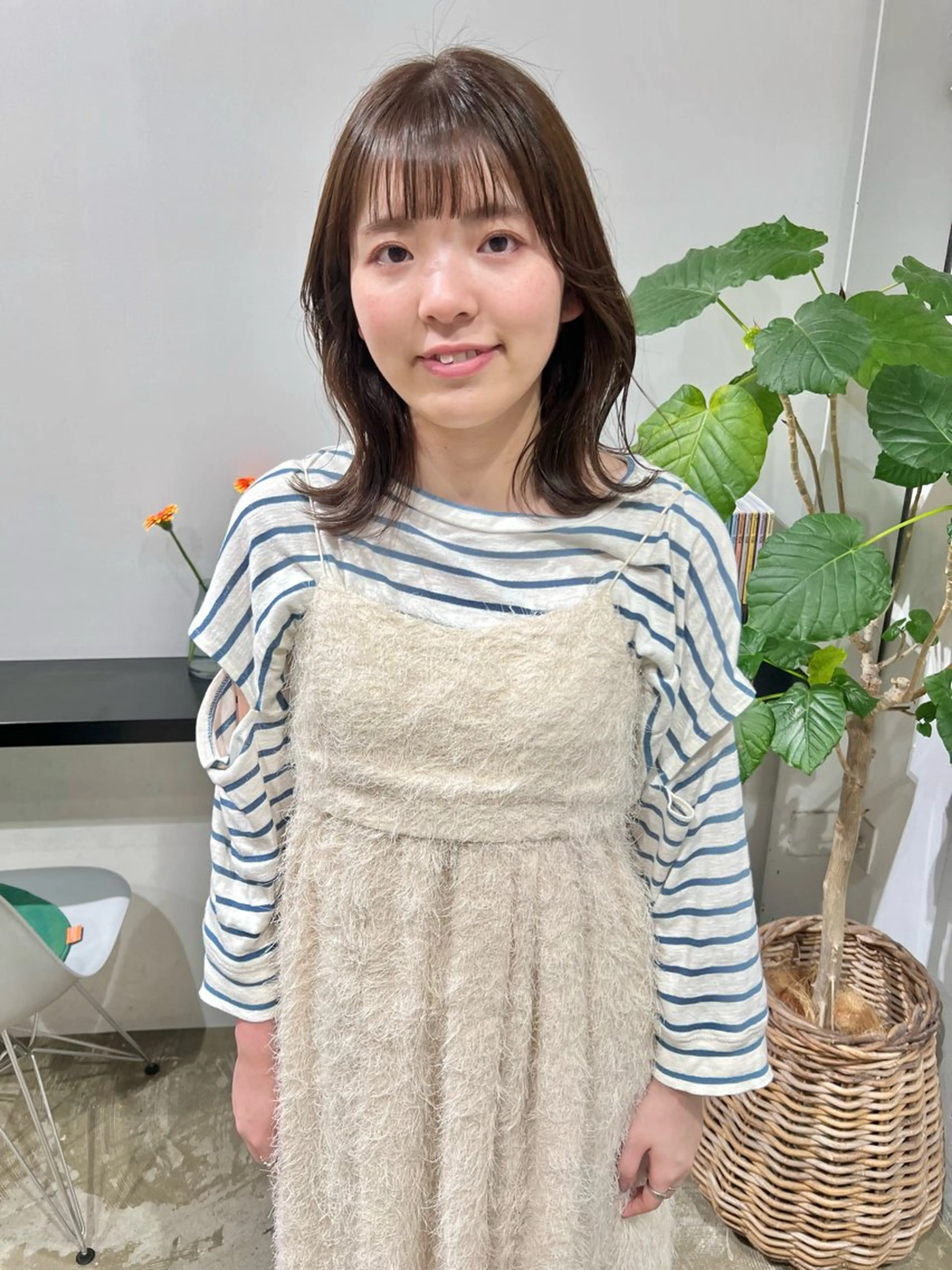 セミロング カット ヘアカラー 石井 菜々のヘアスタイル