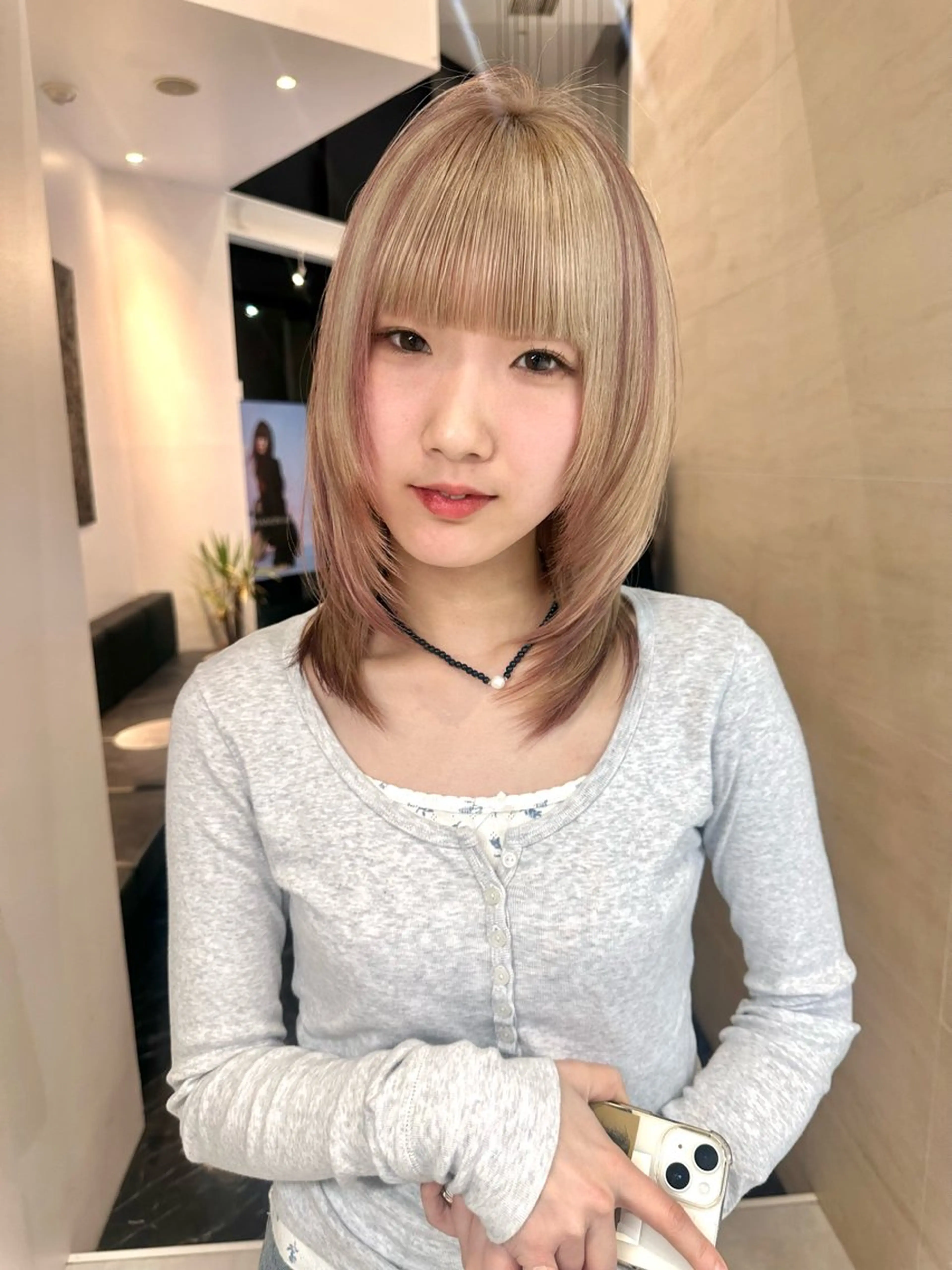 ミディアム カット ヘアカラー トリートメント Hana ハイトーン🕯🩰のヘアスタイル
