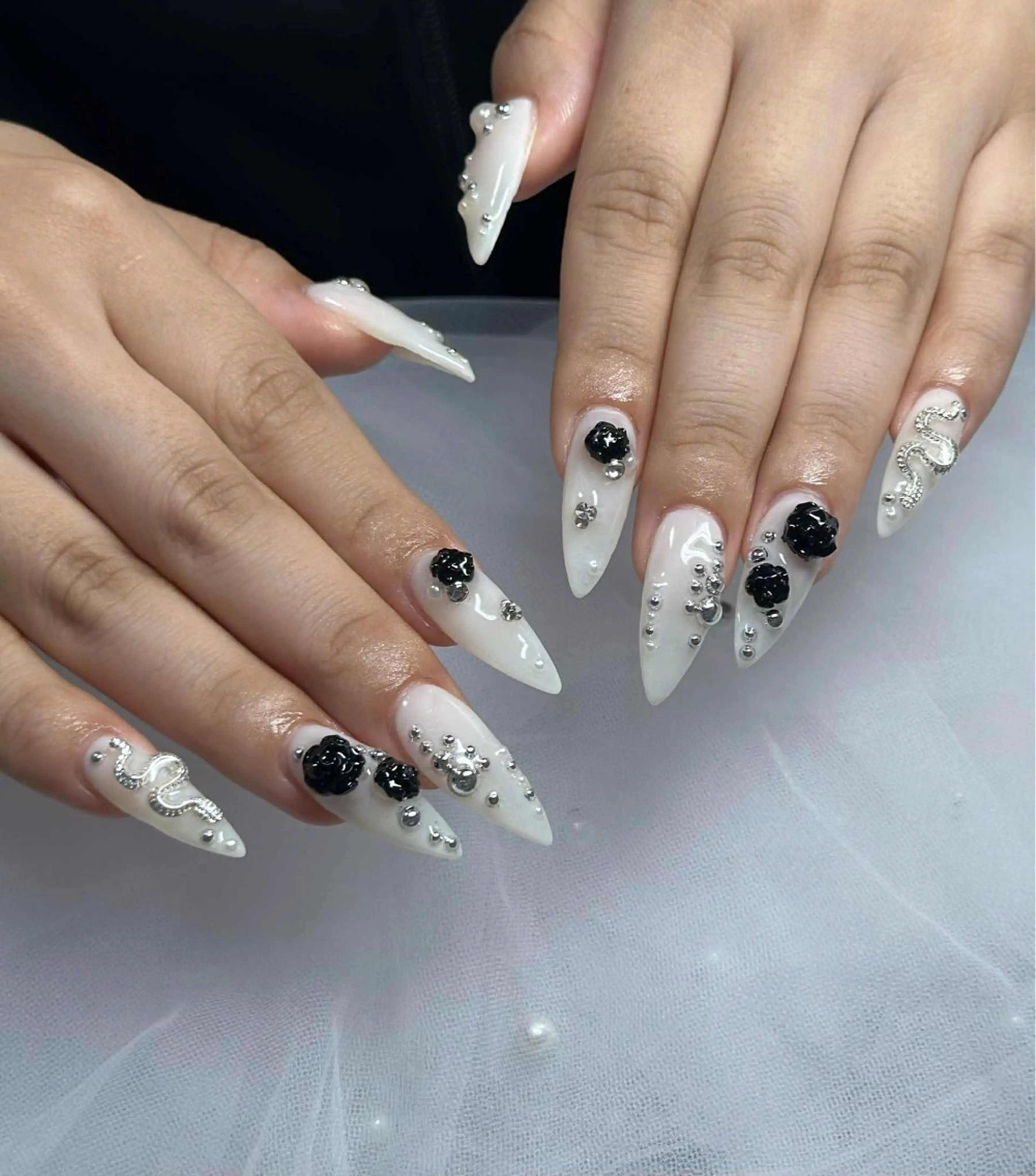 ネイル オーロラネイル フレンチネイル ジェルネイル ハロウィン キラキラネイル ハンドネイル H.baby Nail Salonのネイルデザイン