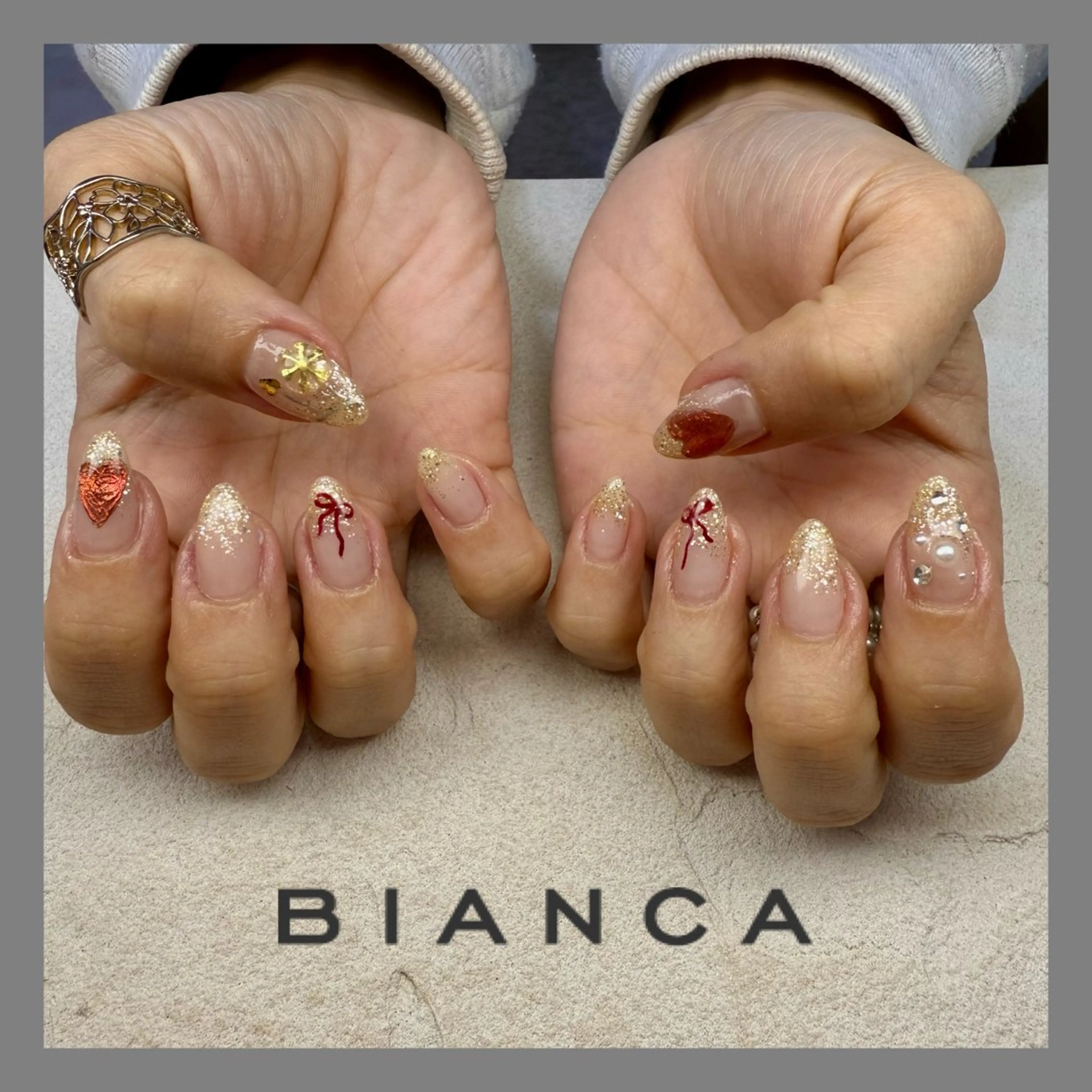 ネイル キラキラネイル ぷっくりネイル 冬ネイル クリスマス ハンドネイル bianca TORII🌞のネイルデザイン