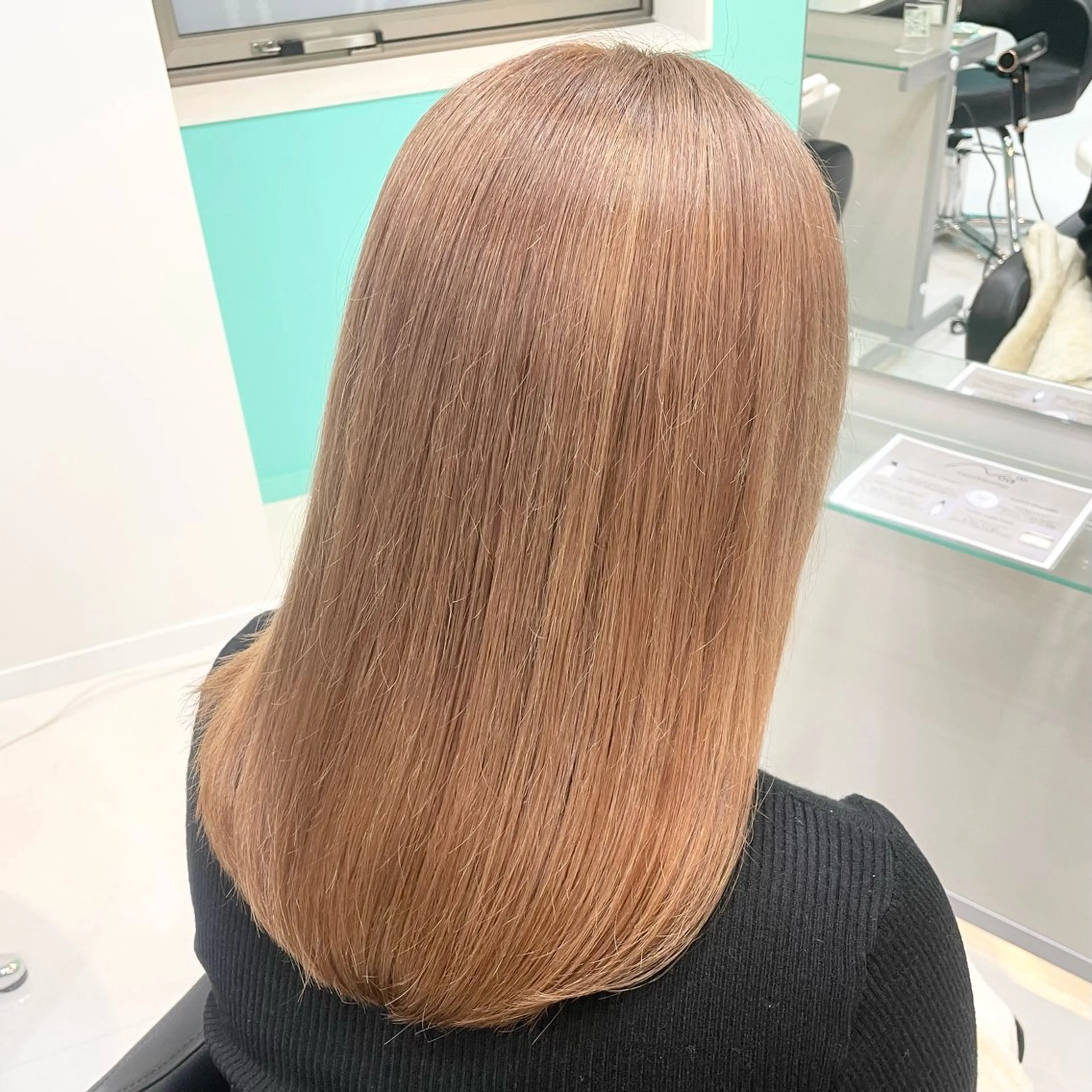 セミロング カラー ベージュカラー ミルクティーベージュ 艶/透明感 🫧カラーのヘアスタイル