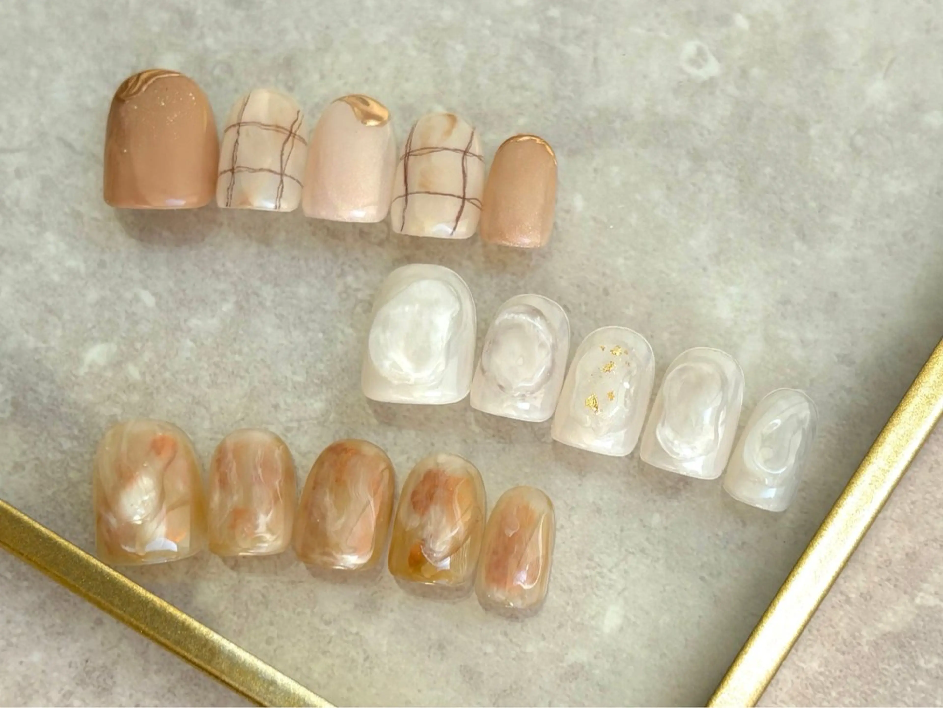 ネイル ニュアンスネイル aoi .のネイルデザイン