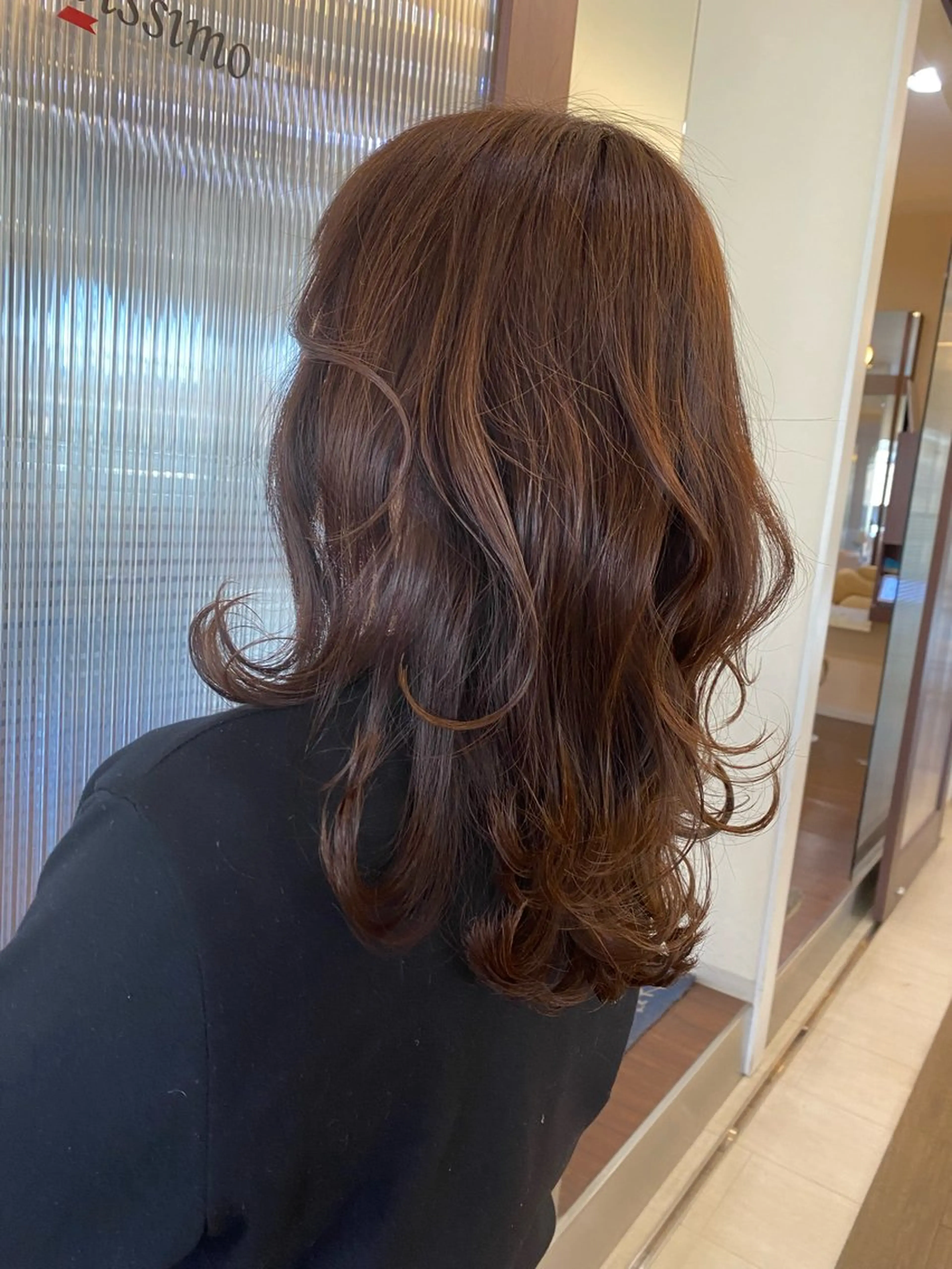 セミロング レイヤーカット カット ヘアカラー トリートメント 鈴木 千恵子のヘアスタイル