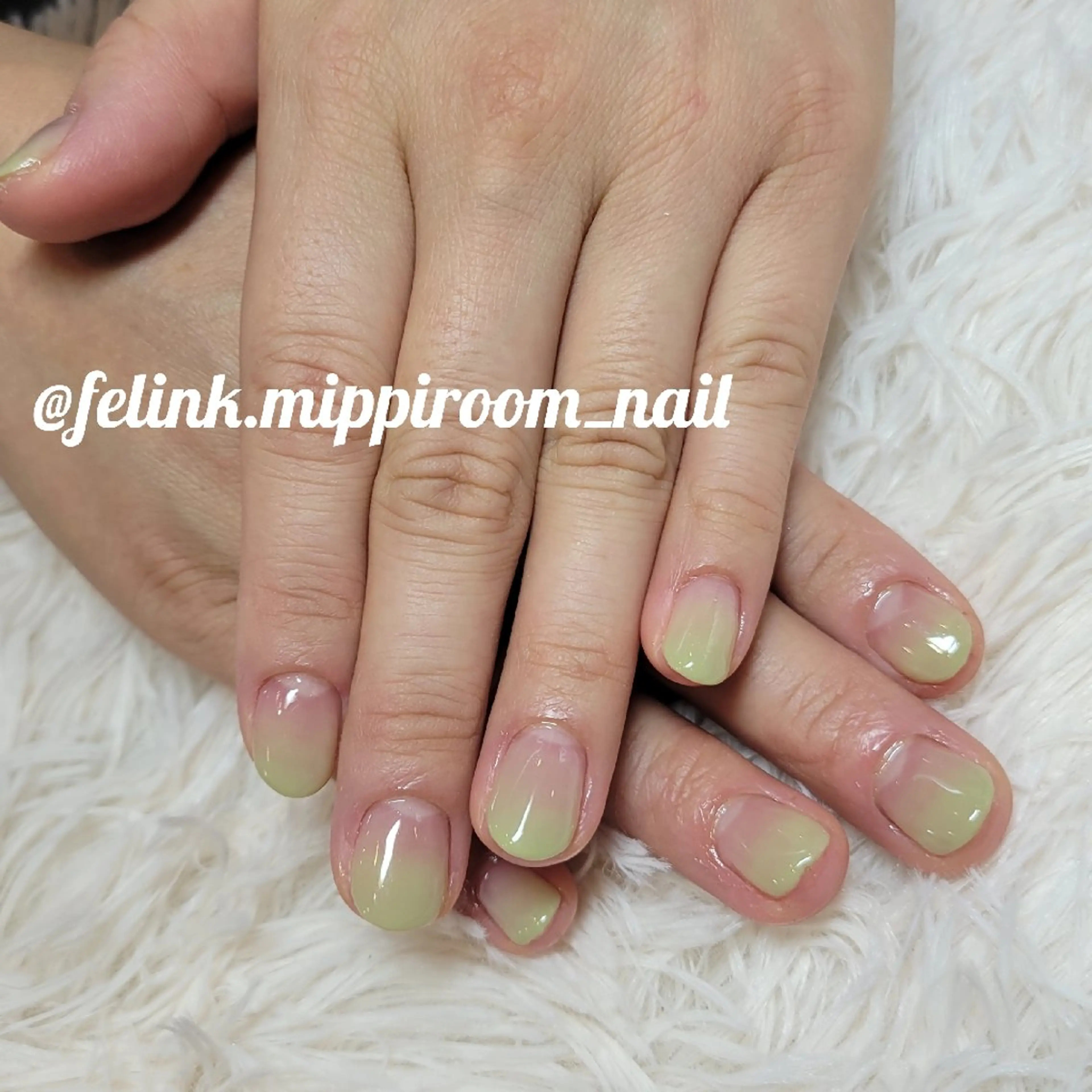 ネイル グラデーション グリーン 黄色 ハンドネイル Nail&Eyelash ビューティーサロンFelink所属・felink  miyuki のネイルデザイン