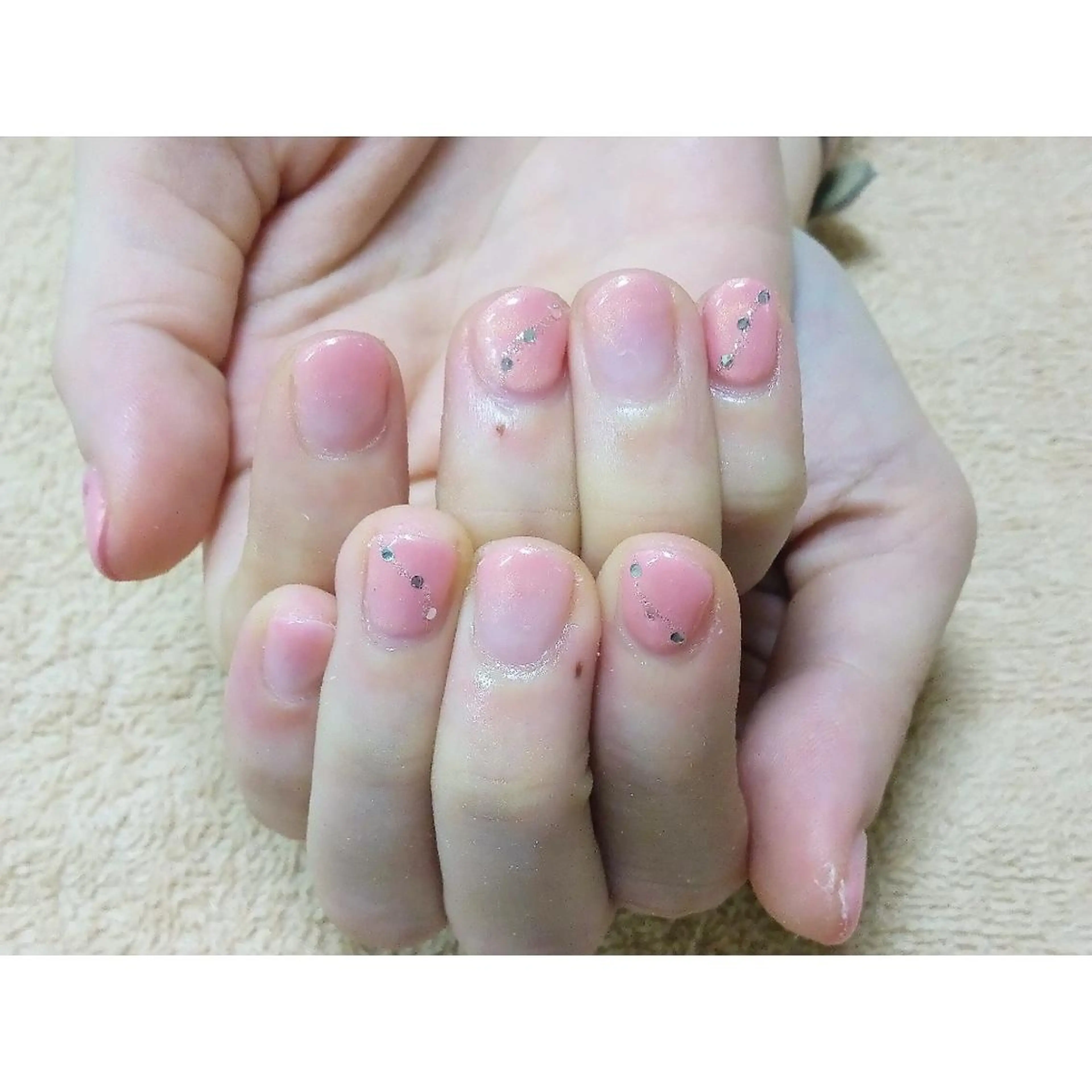 ネイル シンプルネイル 痛ネイル/ワンホン/ フィルイン/長さだしのネイルデザイン