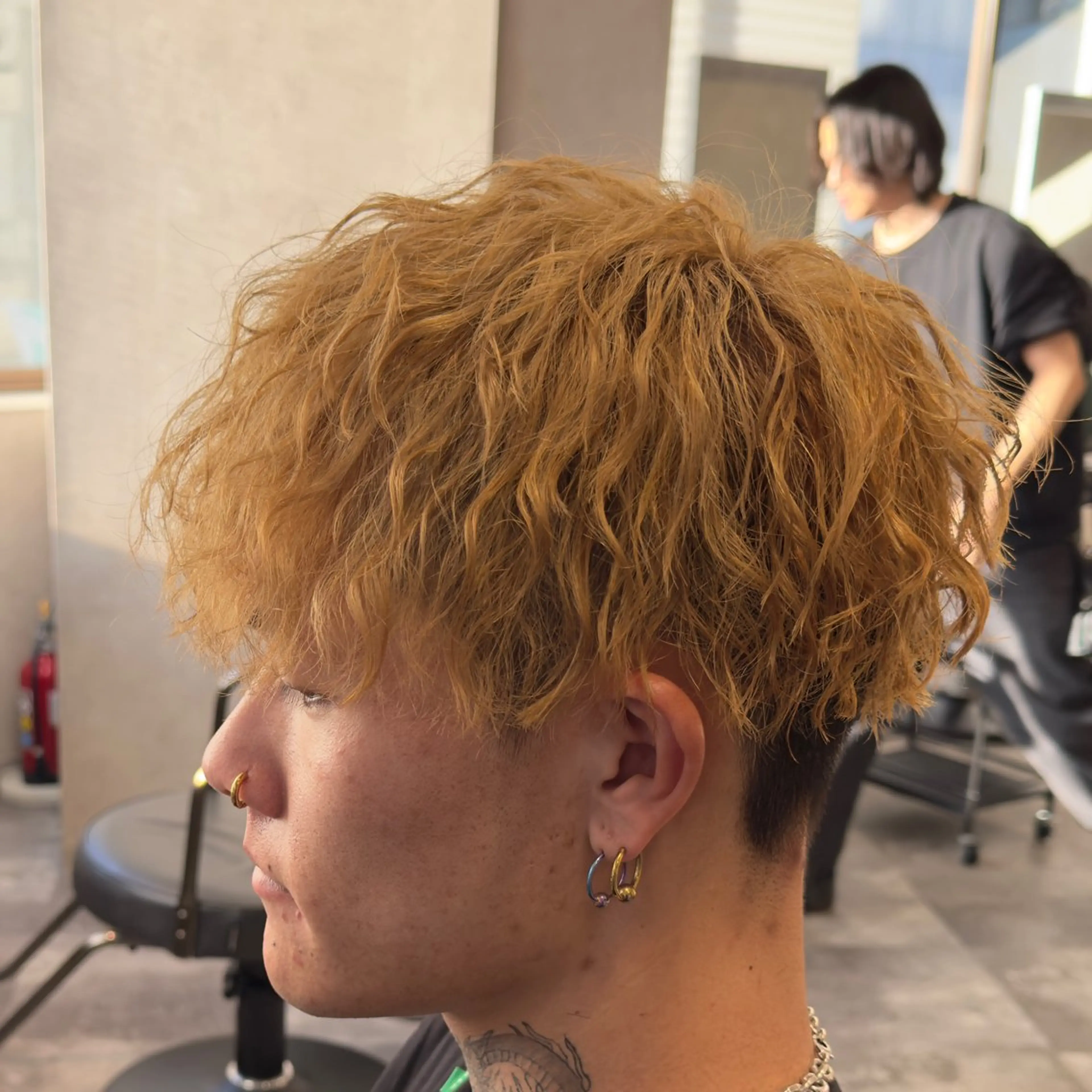 ショート パーマ メンズ メンズブリーチ メンズハイライト メンズメッシュ メンズパーマ プードルパーマ カット パーマ 優太朗/仙台/メンズ /波巻き/ツイスパ/のヘアスタイル