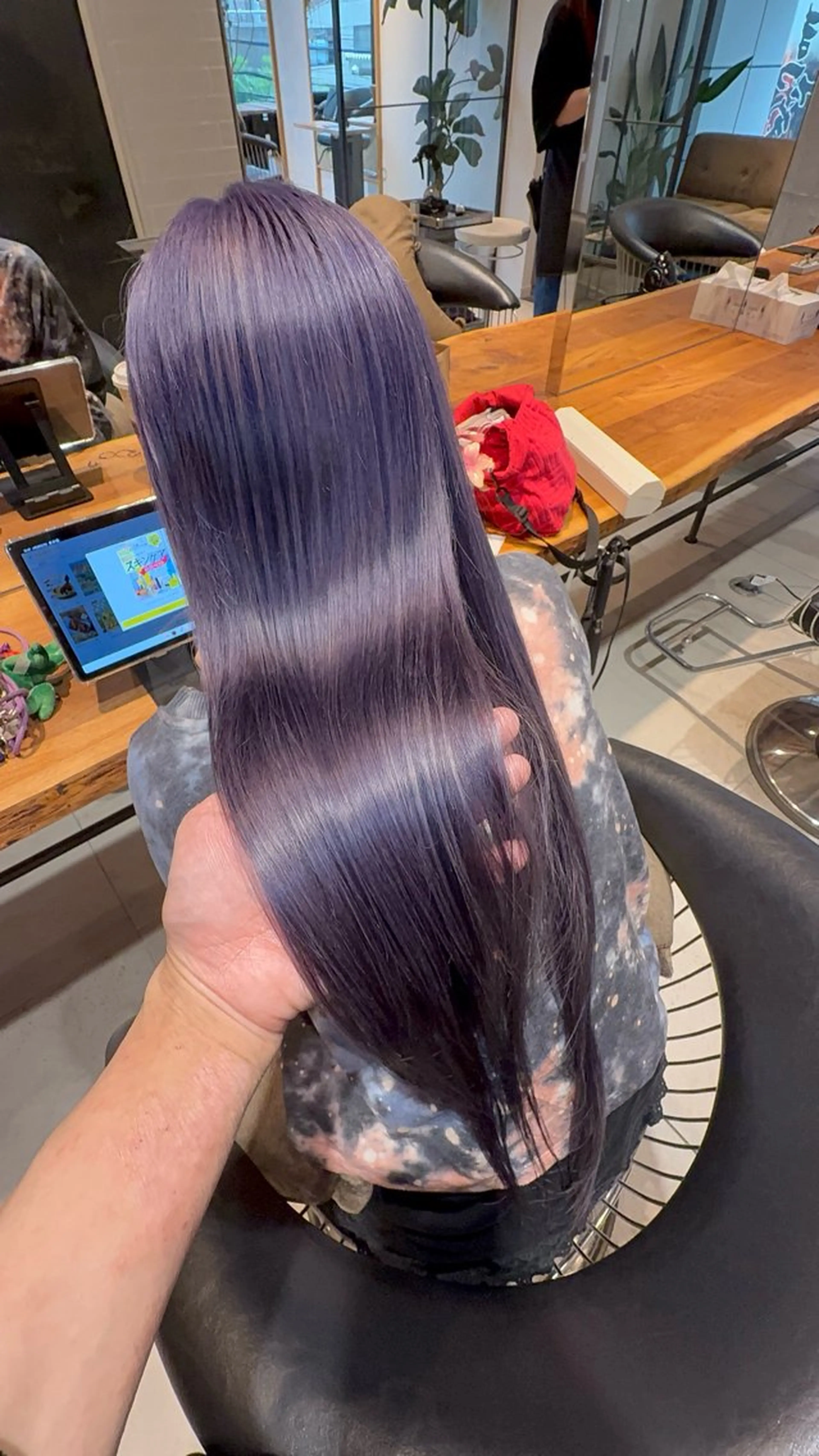 ロング カラー ブリーチ パープルカラー ヘアカラー 月江 嵩士のヘアスタイル