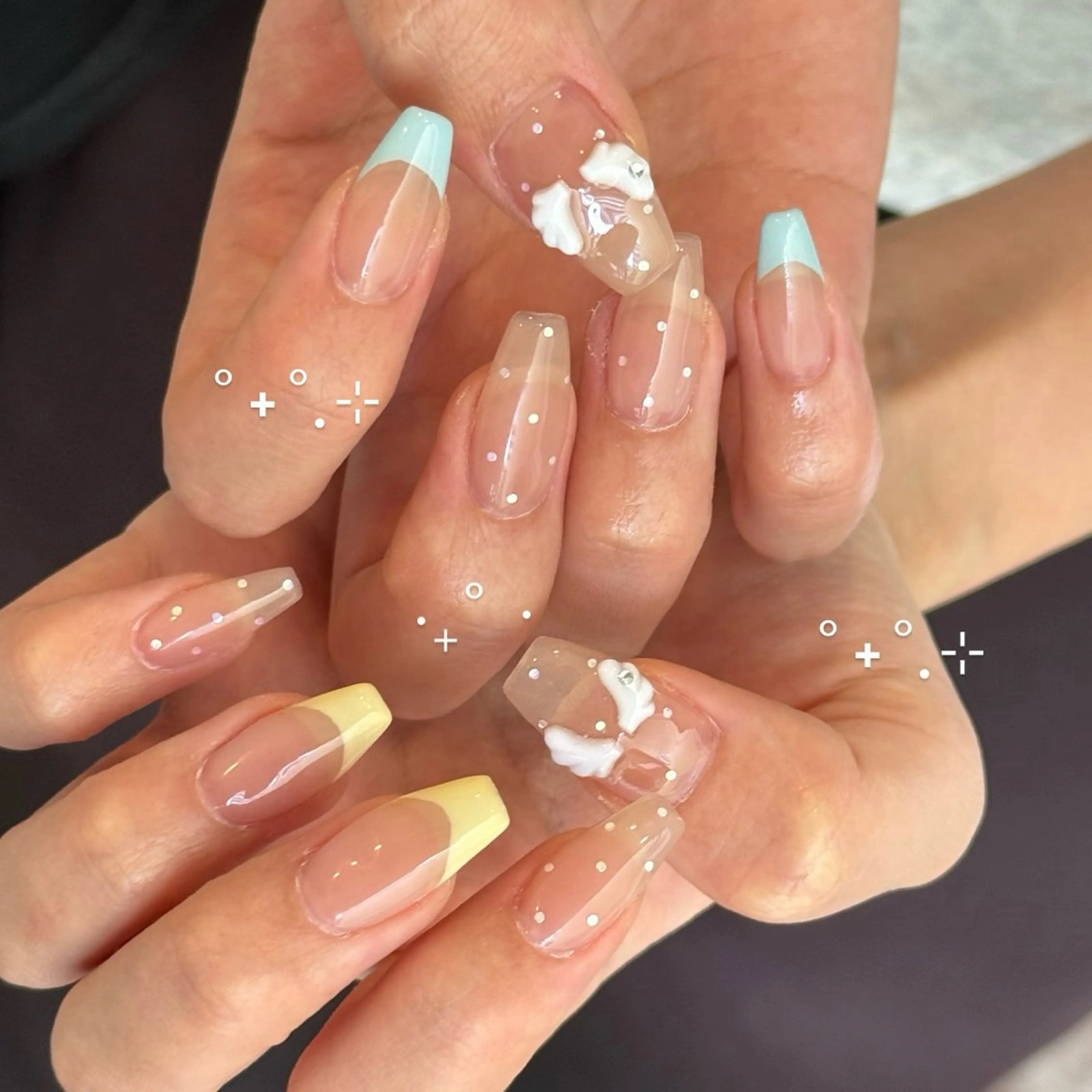 ネイル ドット フレンチネイル ハンドネイル WOLTOKYO渋谷 yunaのネイルデザイン