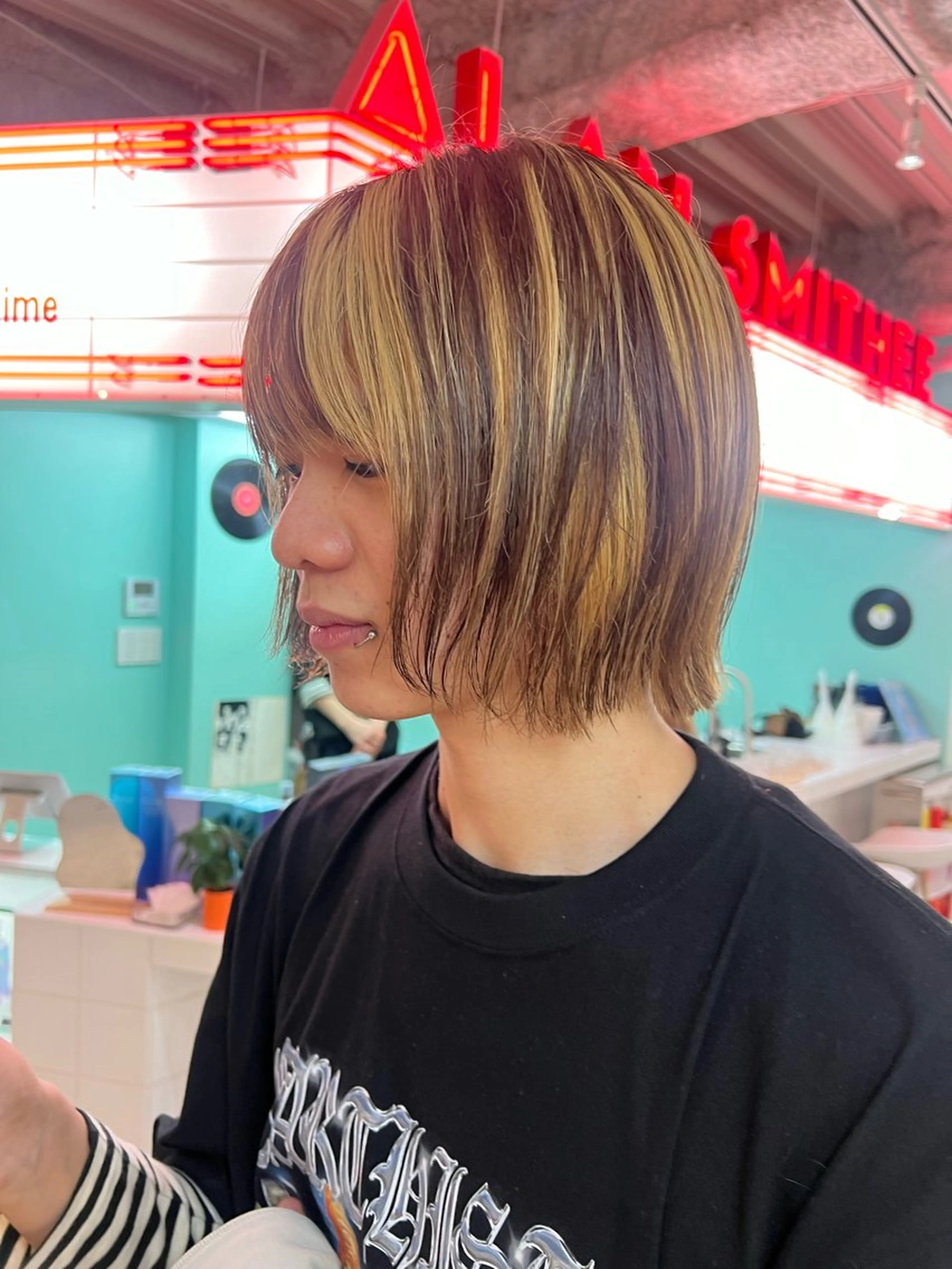 ミディアム カット ヘアカラー 💥ウルフカット デザインあんな💥のヘアスタイル