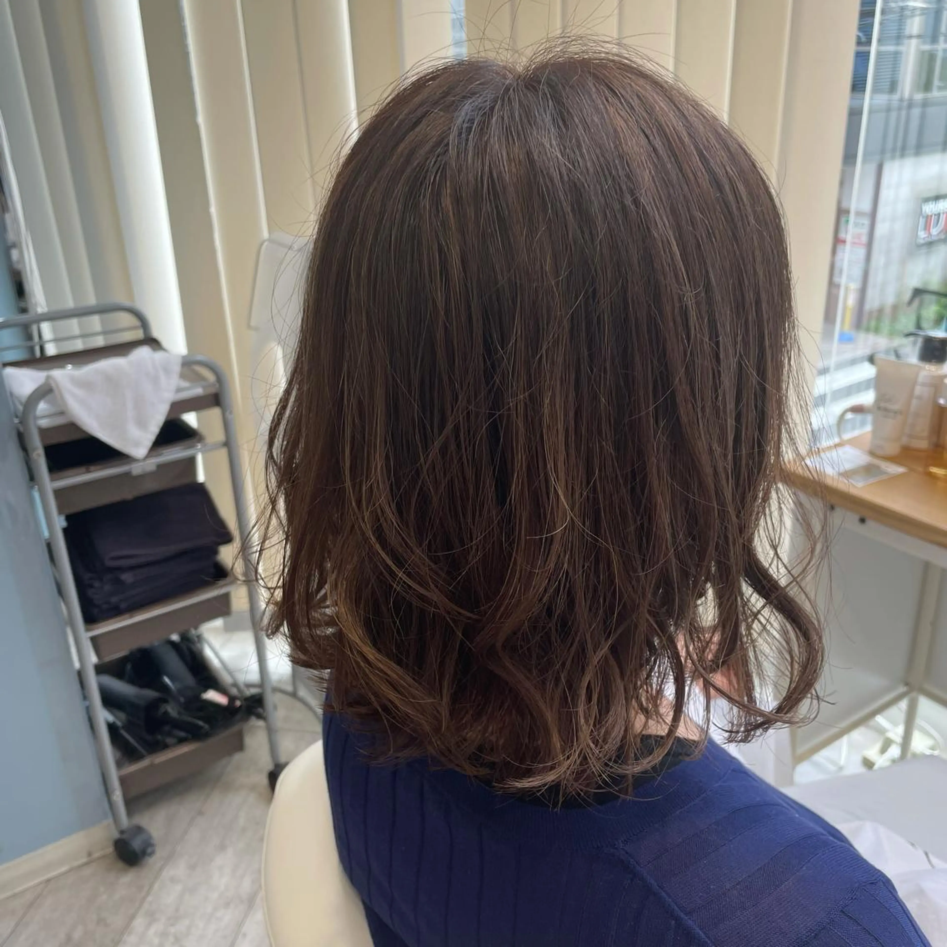 ミディアム ハイライト カット ヘアカラー 亀山 由里菜のヘアスタイル