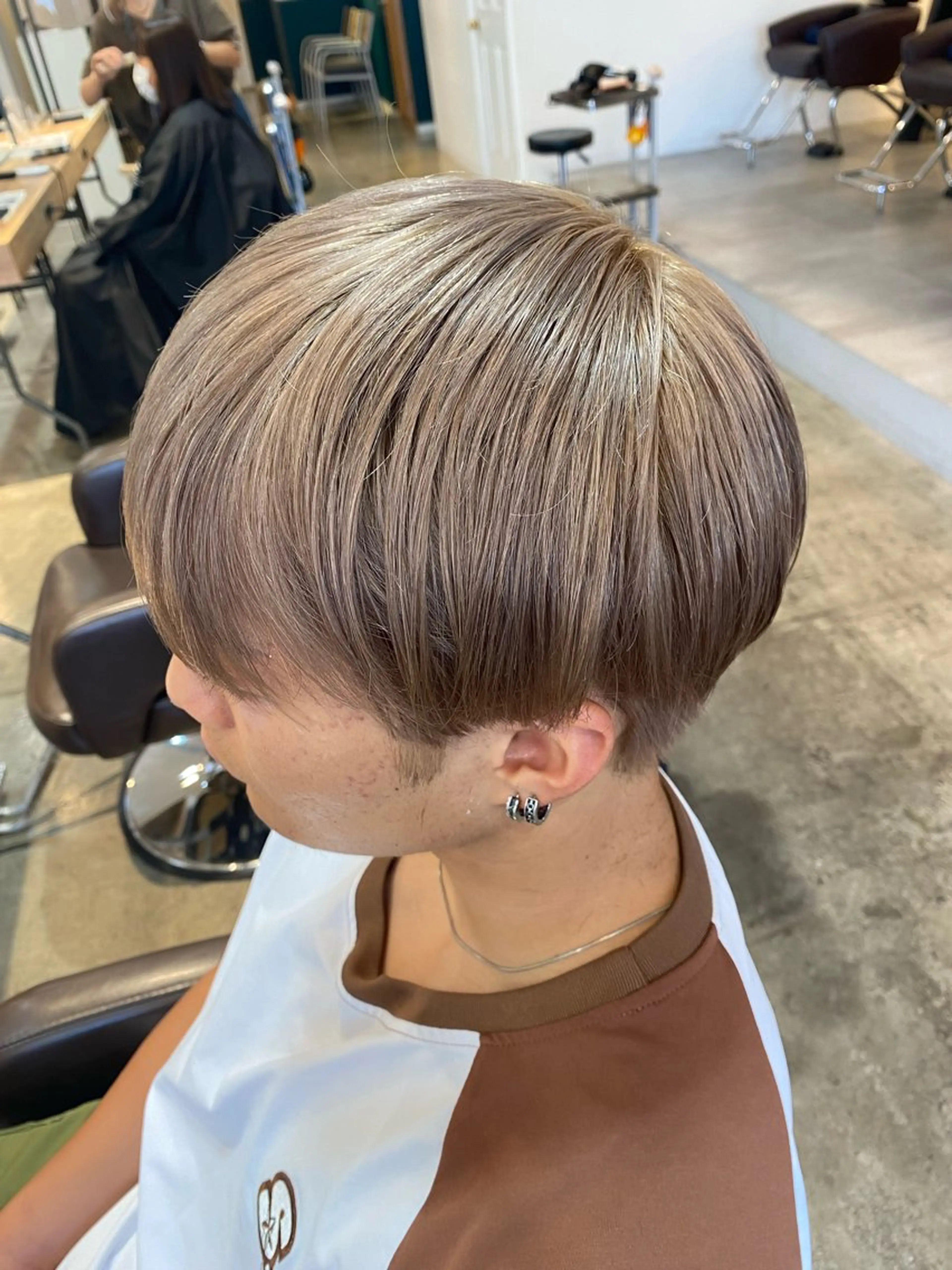 ショート カラー ベージュカラー ミルクティーベージュ カット ヘアカラー 聖斗 /ハイトーン/パーマのヘアスタイル