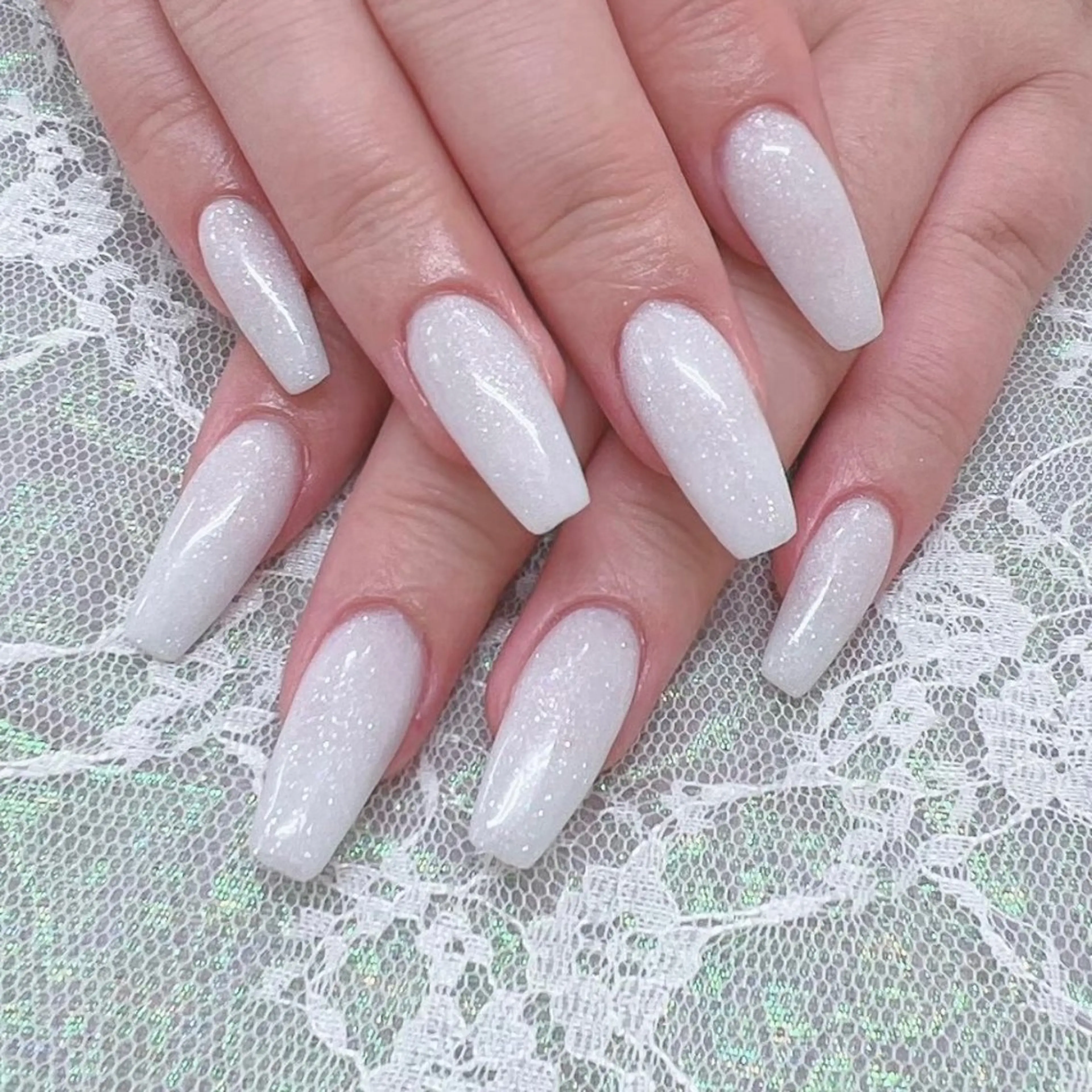 ネイル ラメ(グリッター) ロングネイル シンプルネイル ホワイト ハンドネイル Nail lieNのネイルデザイン