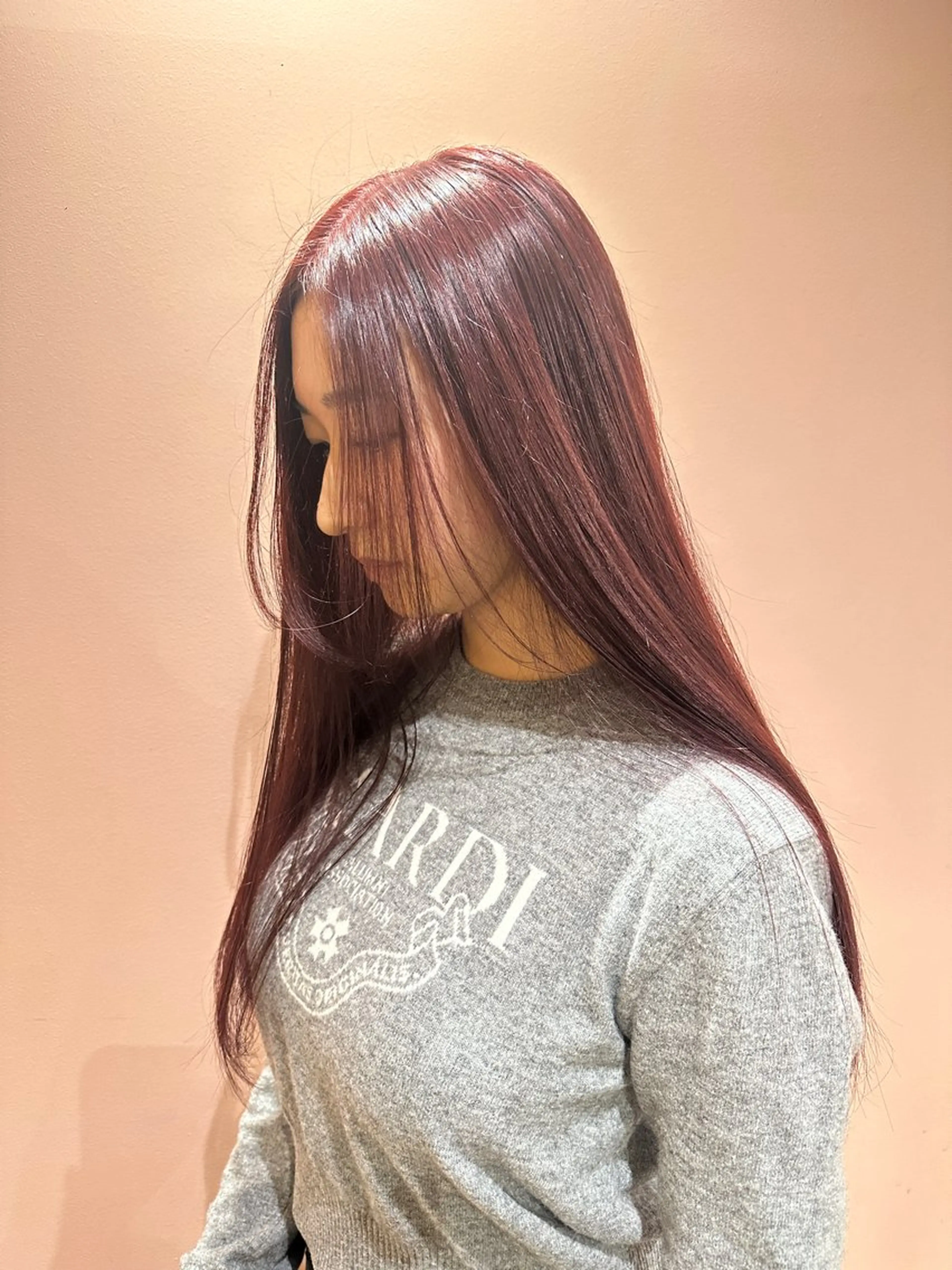 ロング カラー レッドカラー 十倉 朱莉のヘアスタイル