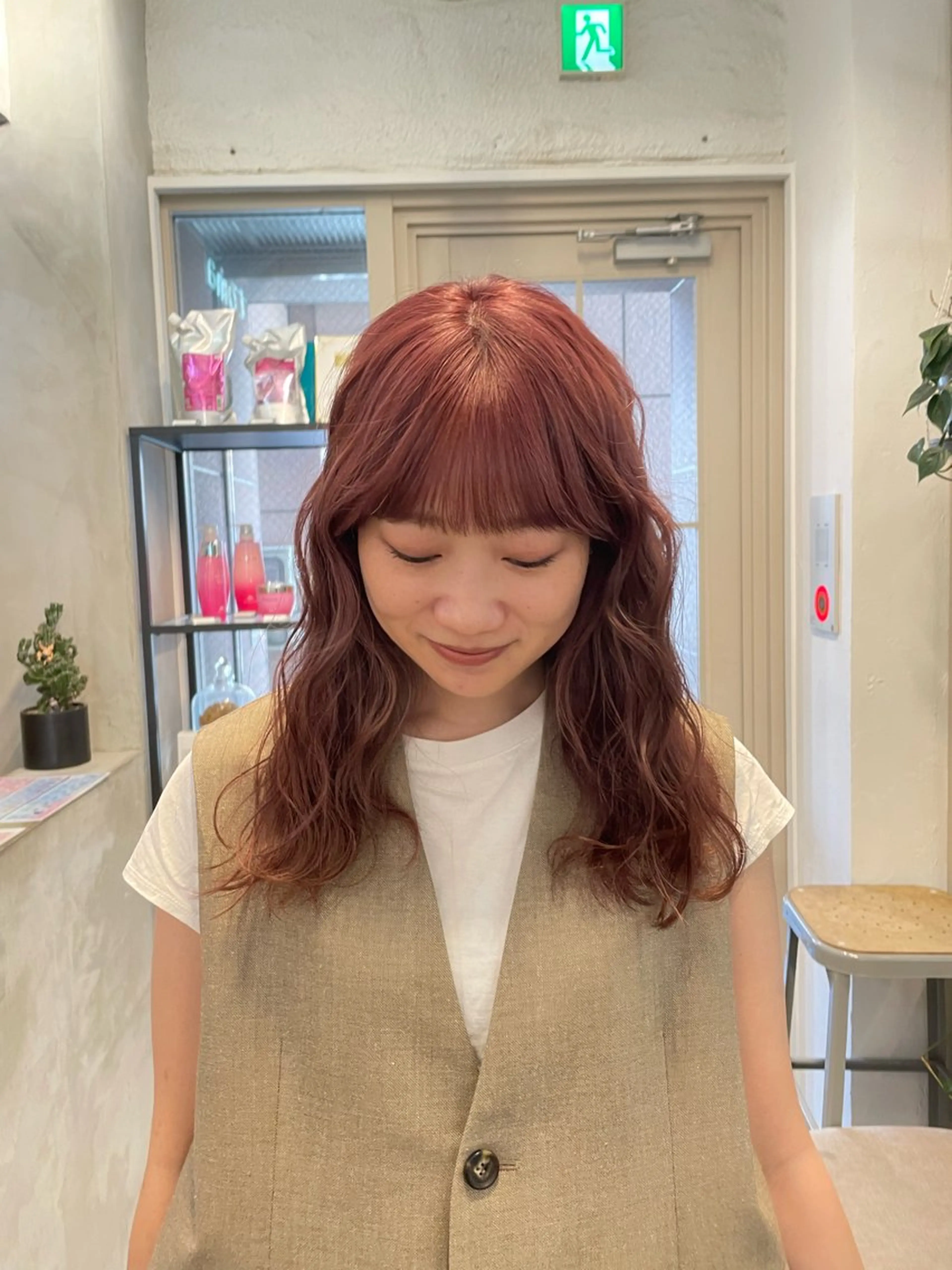 セミロング カラー カット ヘアカラー トリートメント ミルクティー× グレージュMOMOのヘアスタイル