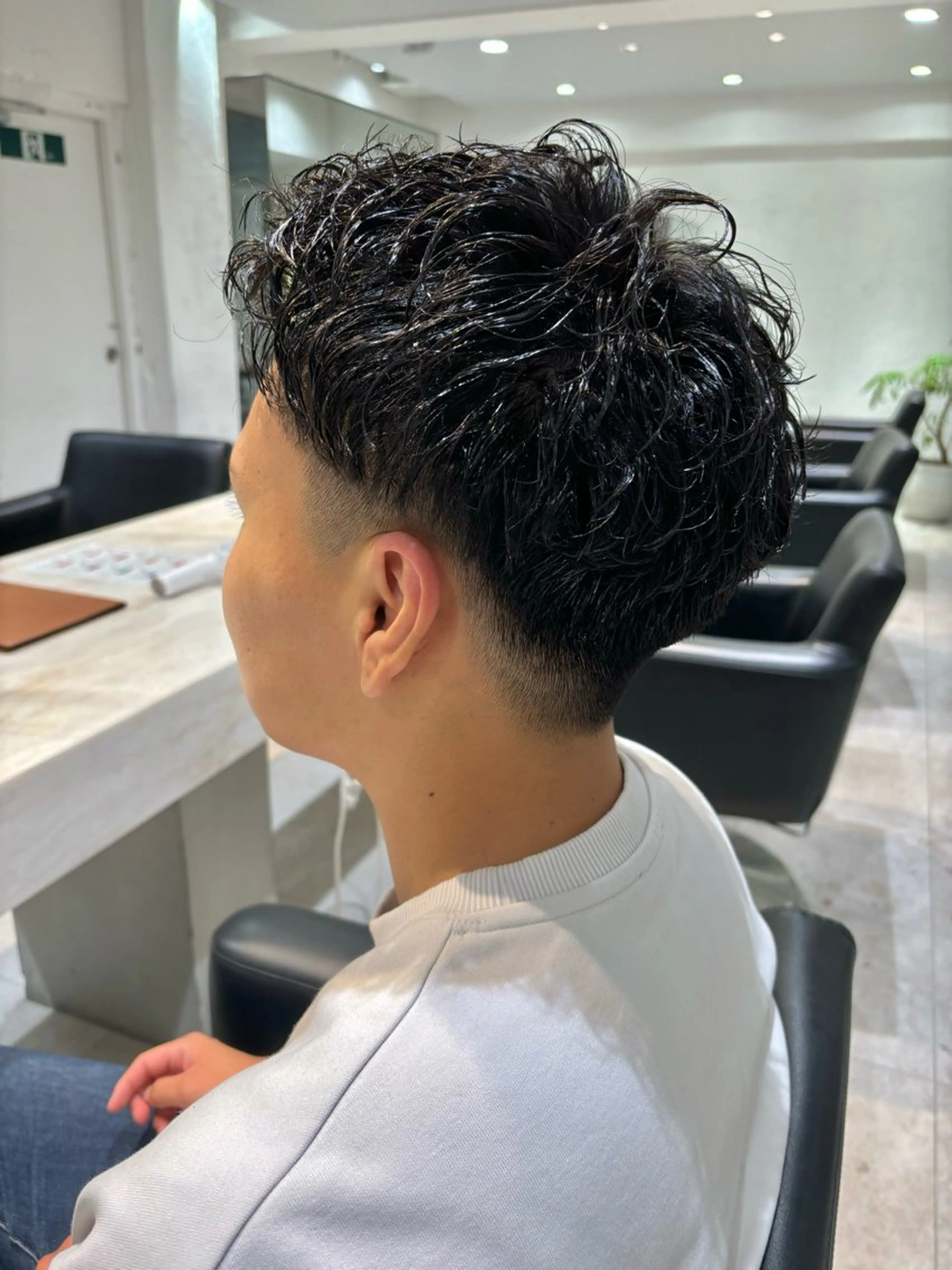 ショート パーマ メンズ メンズパーマ ツイストスパイラルパーマ 刈り上げ スパイラルパーマ カット パーマ ヘアアレンジ｜ 柔らかカラー｜🥥のその他イメージ