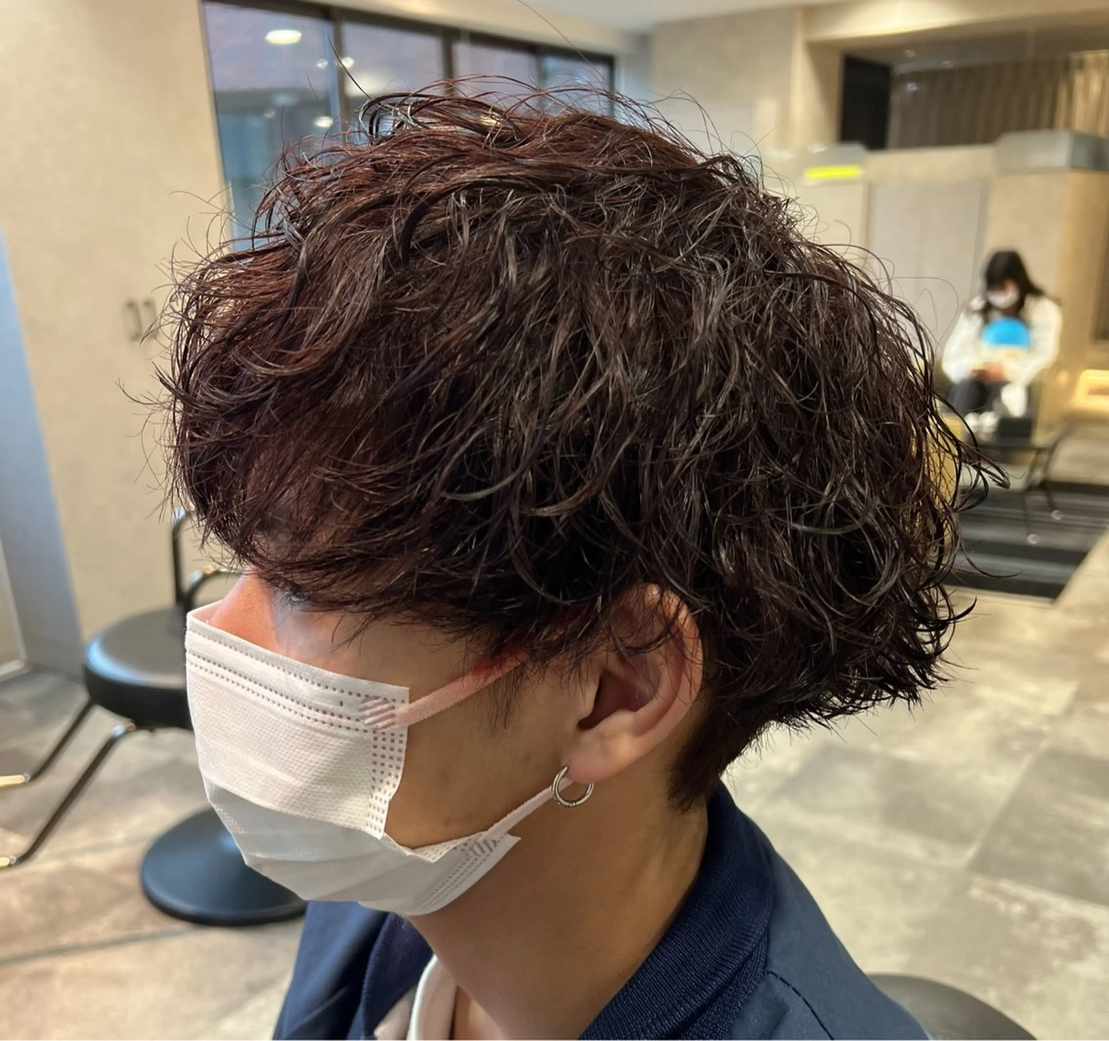 ミディアム カラー パーマ ヘアアレンジ メンズ ミディアムパーマ メンズブリーチ メンズパーマ 波巻きパーマ ブリーチ メンズ特化/カラー/ パーマ/ケイシンのヘアスタイル