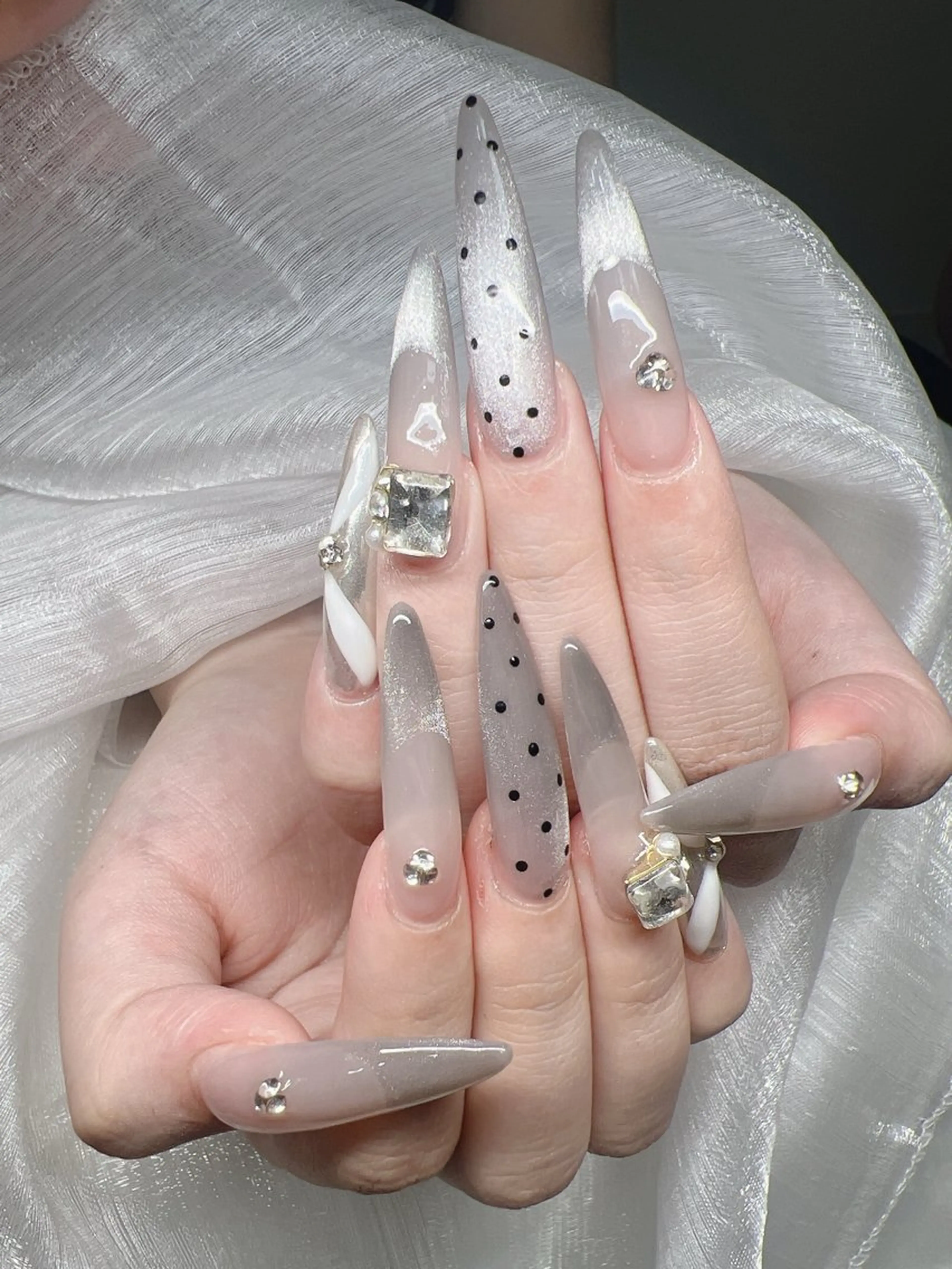 ネイル 長さ出し グラデーション キラキラネイル マグネットネイル ニュアンスネイル ハンドネイル Lee Nails チップ長さだし専門店のネイルデザイン
