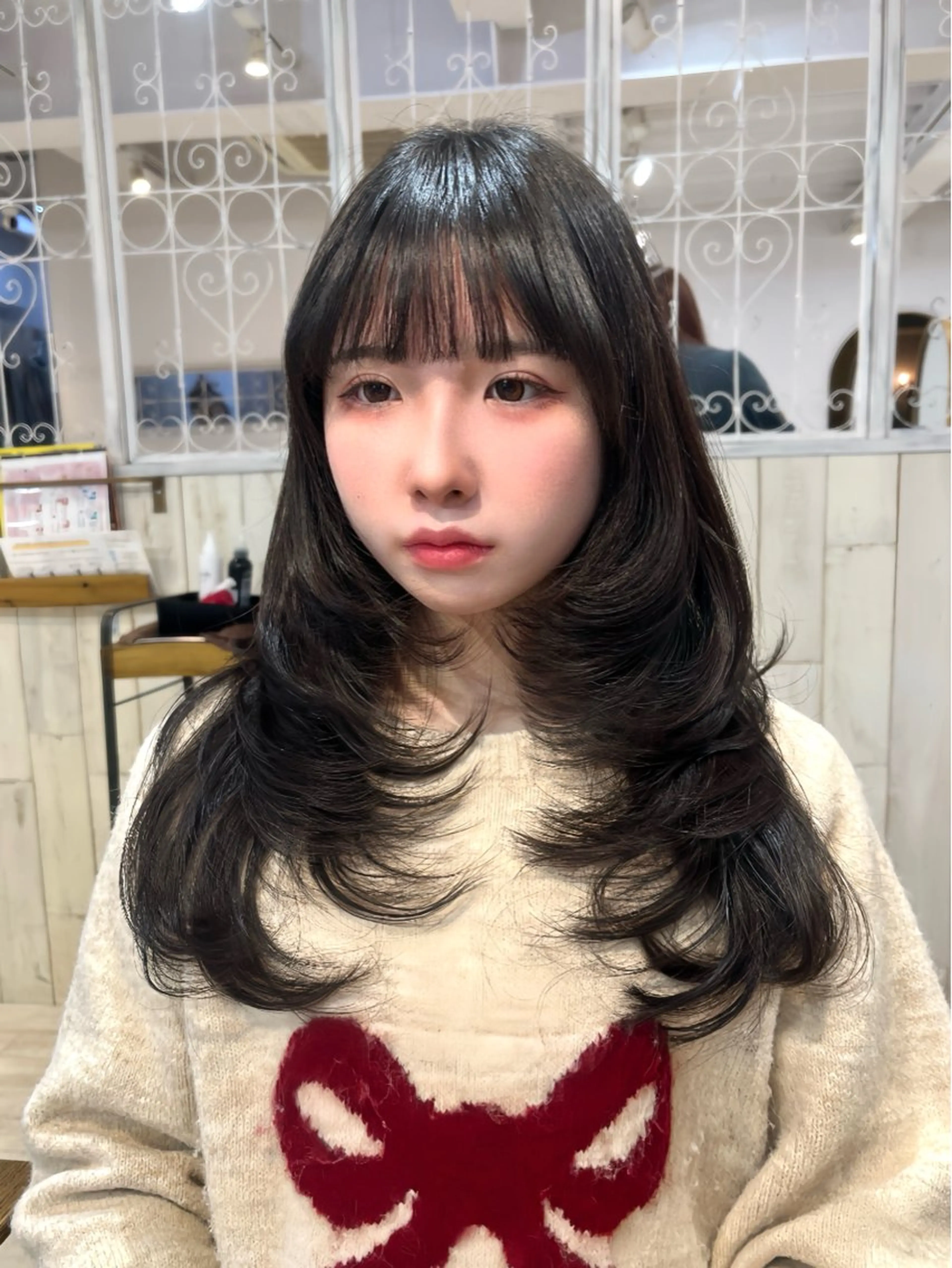 ロング カラー パーマ ヘアアレンジ 韓国風ヘア レイヤーカット 小顔カット カット トリートメント レイヤーカット ✨️進藤ひかりのヘアスタイル