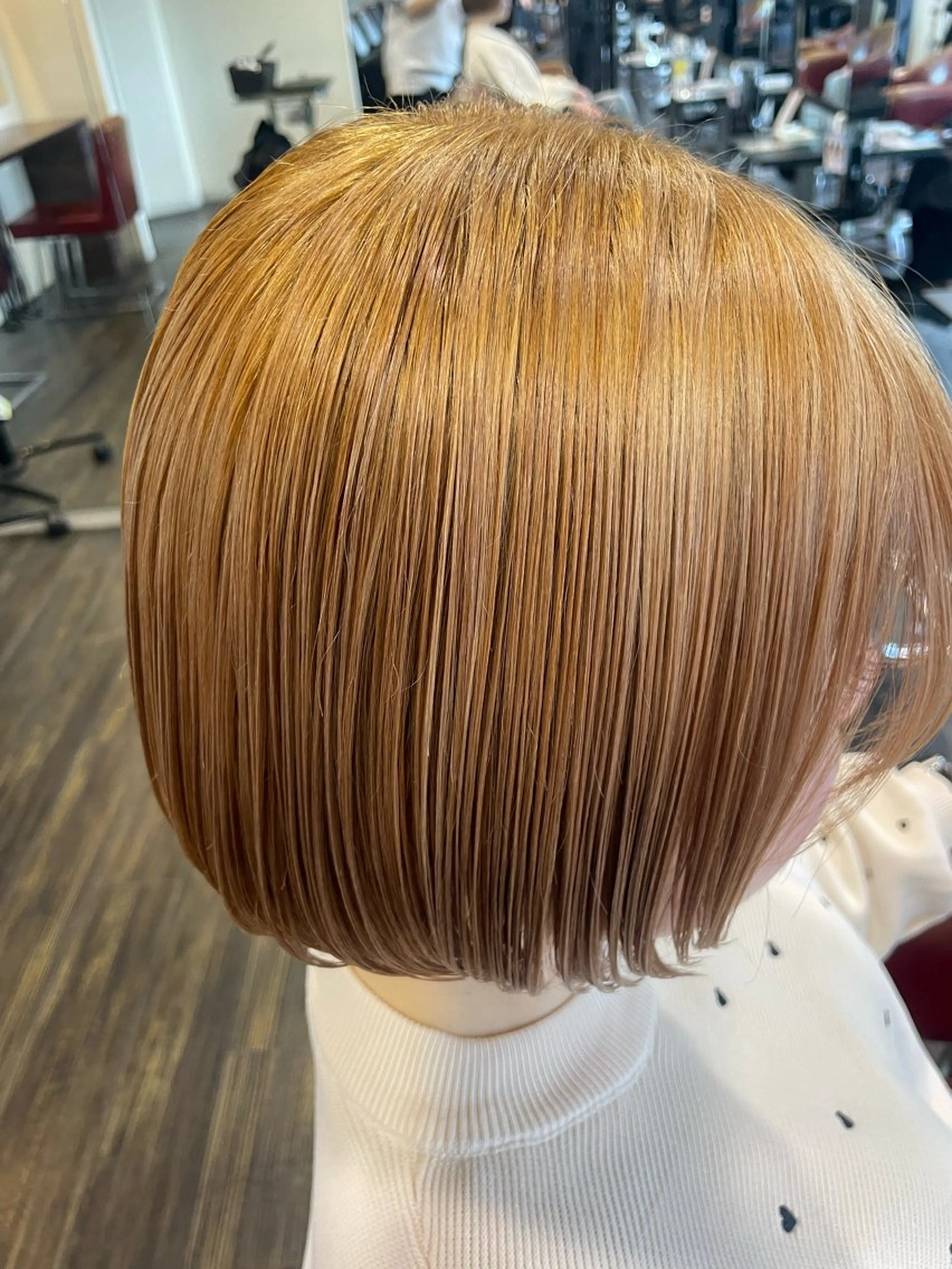 ショート カラー ベージュカラー ブリーチ ミルクティーベージュ カット ヘアカラー 佐藤 綾郁のヘアスタイル