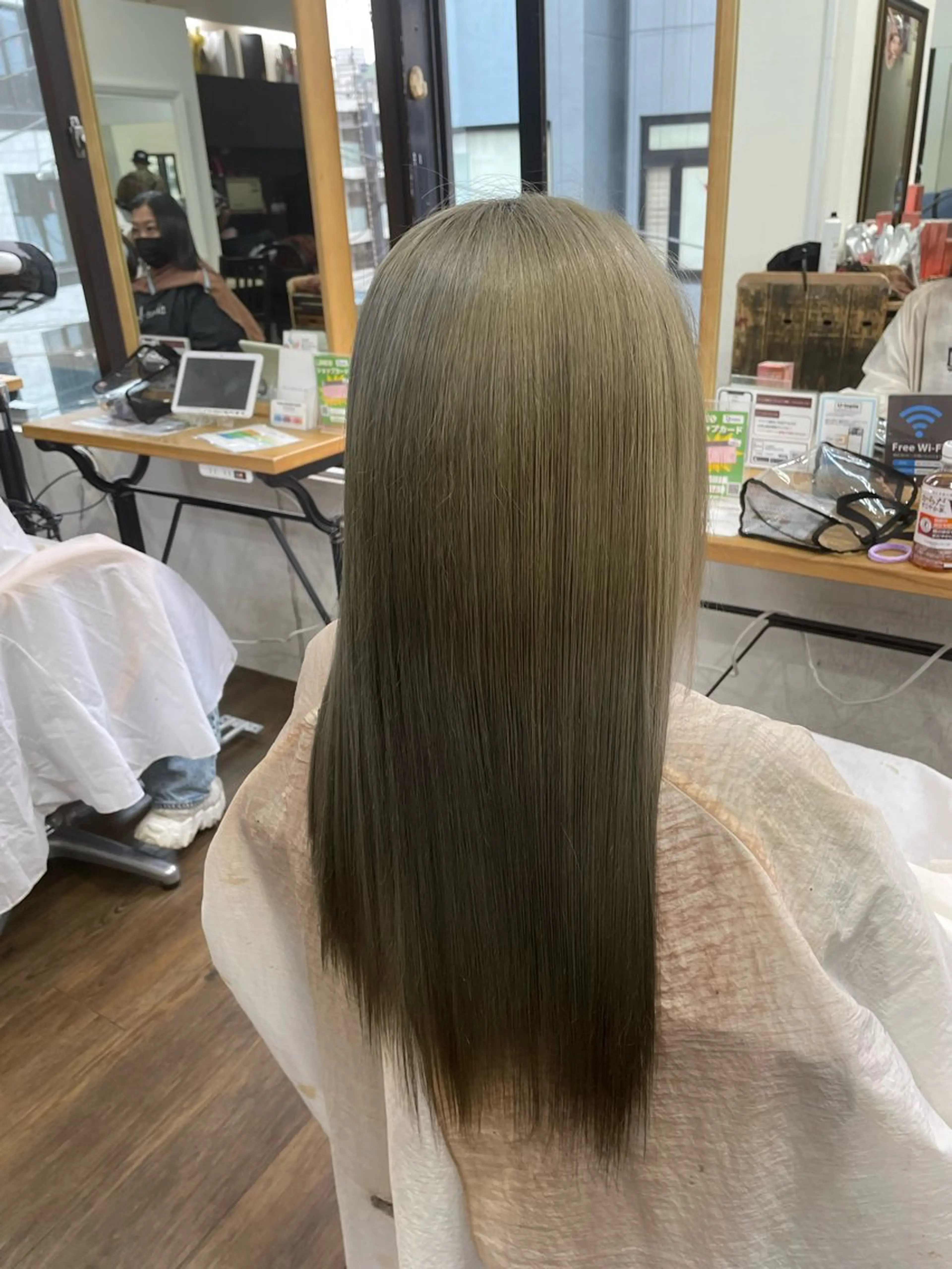 ロング トリートメント 田子🦋ハイトーン 🫐耳つぼジュエリーのヘアスタイル