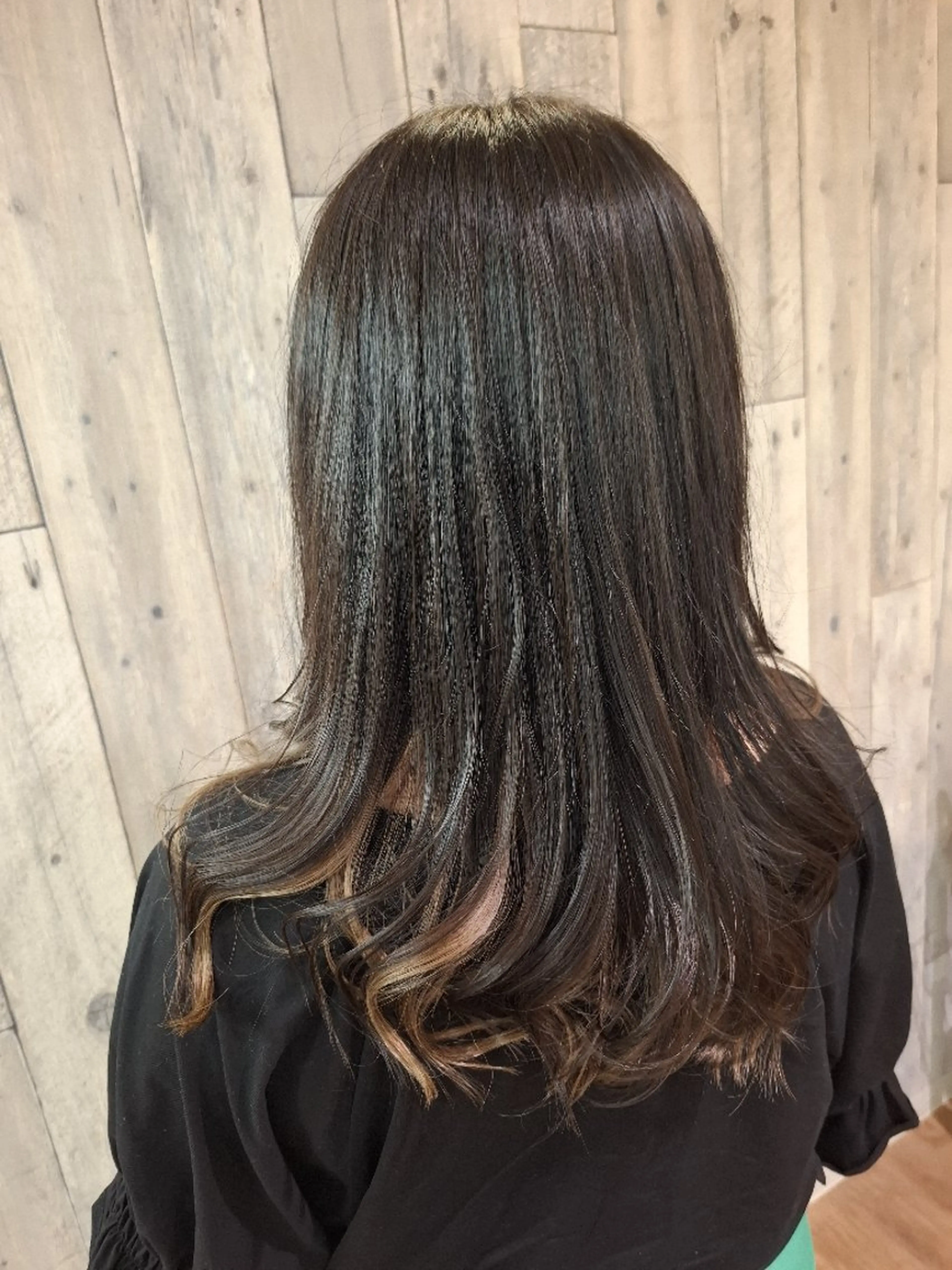 ロング カラー 黒髪 ブリーチ インナーカラー Ｒｅｃｉｅｌ(ﾚｼｪﾙ)　岐阜店所属・レシェル岐阜 中谷のヘアスタイル