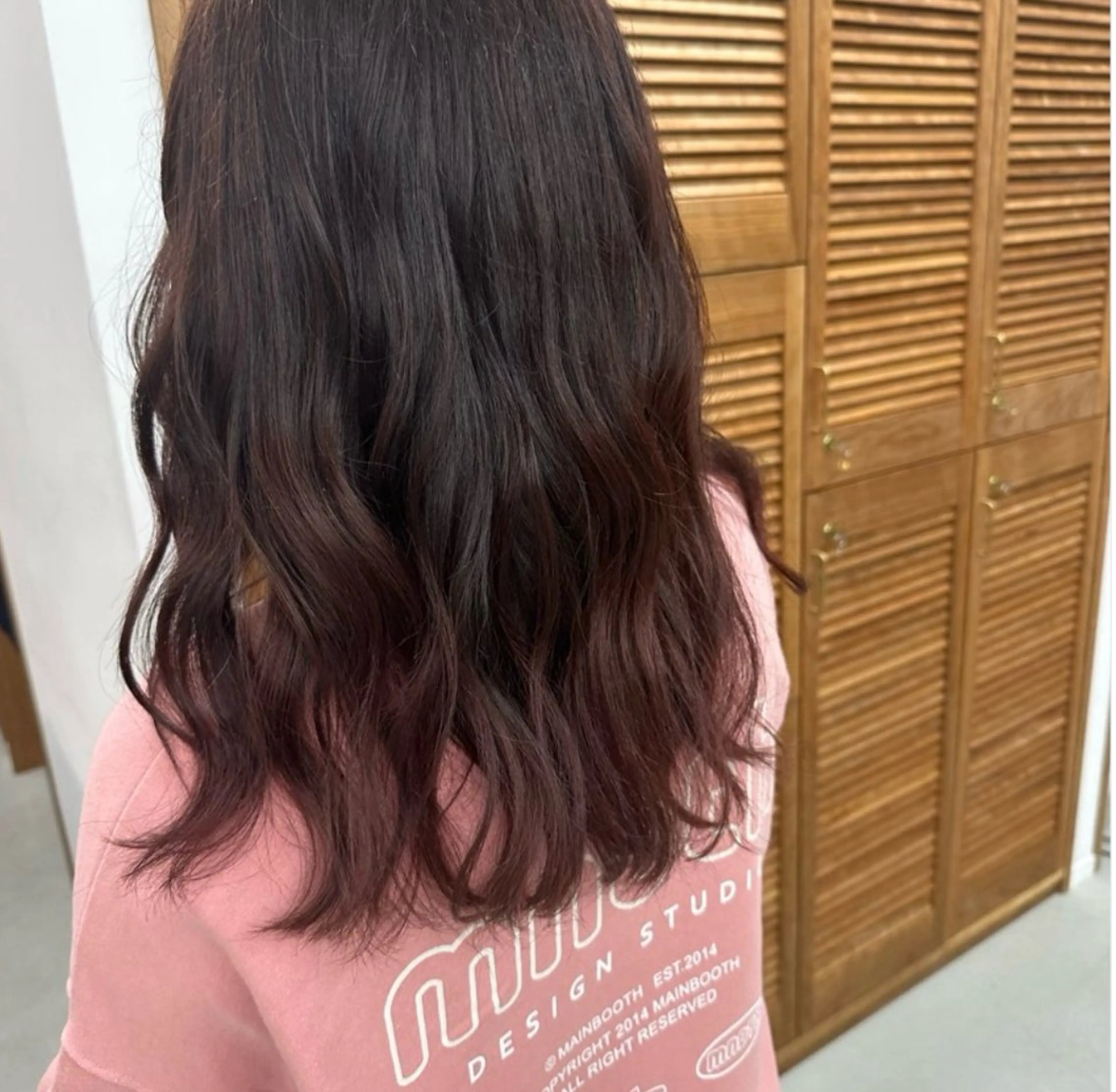 セミロング カラー ブリーチ グラデーションカラー ヘアカラー 岩渕 愛のヘアスタイル