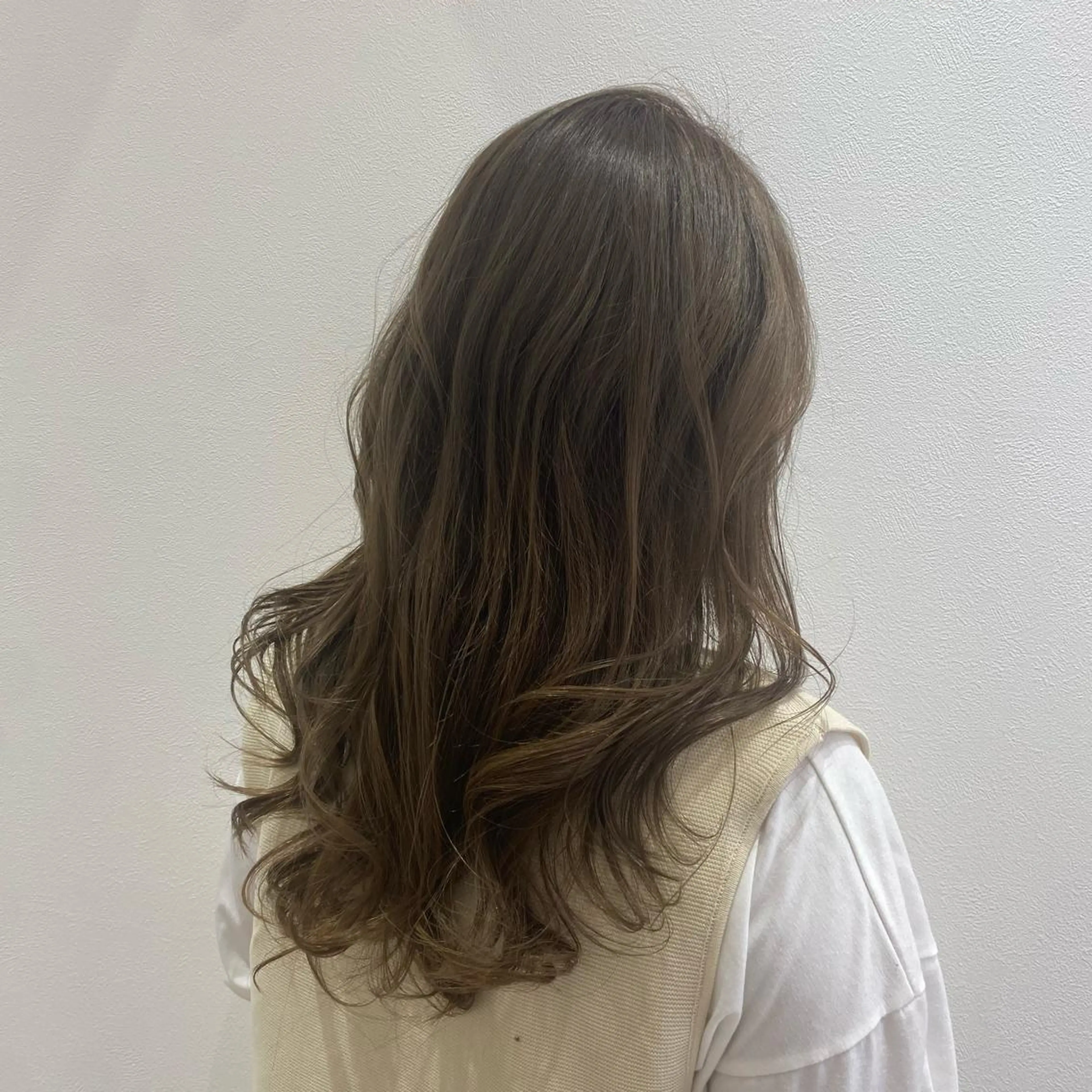 セミロング カット ヘアカラー トリートメント 若山 敦のヘアスタイル