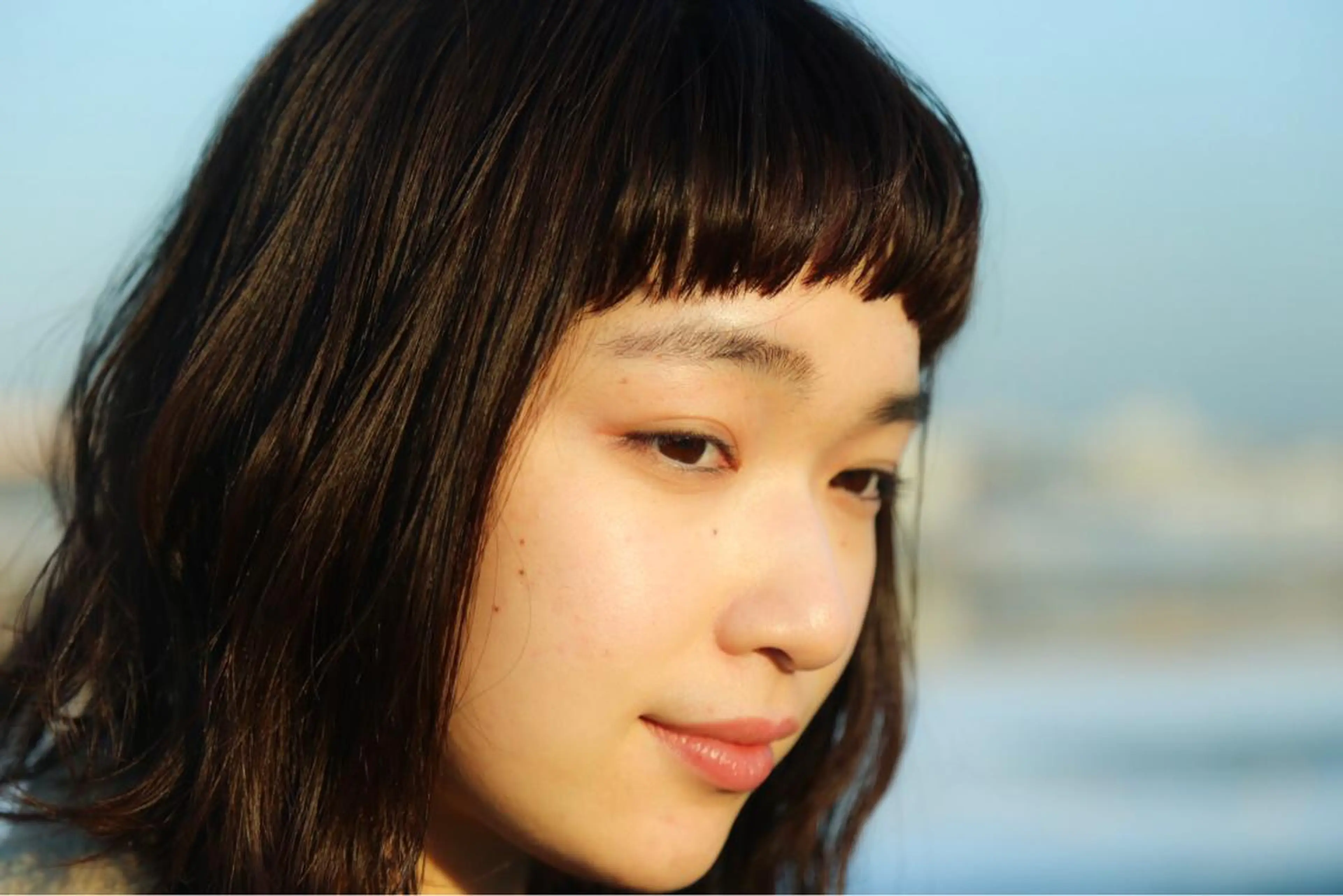 ミディアム オン眉 オーストヘアージジ所属・TAI透明カラー 柔らかい縮毛矯正のヘアスタイル