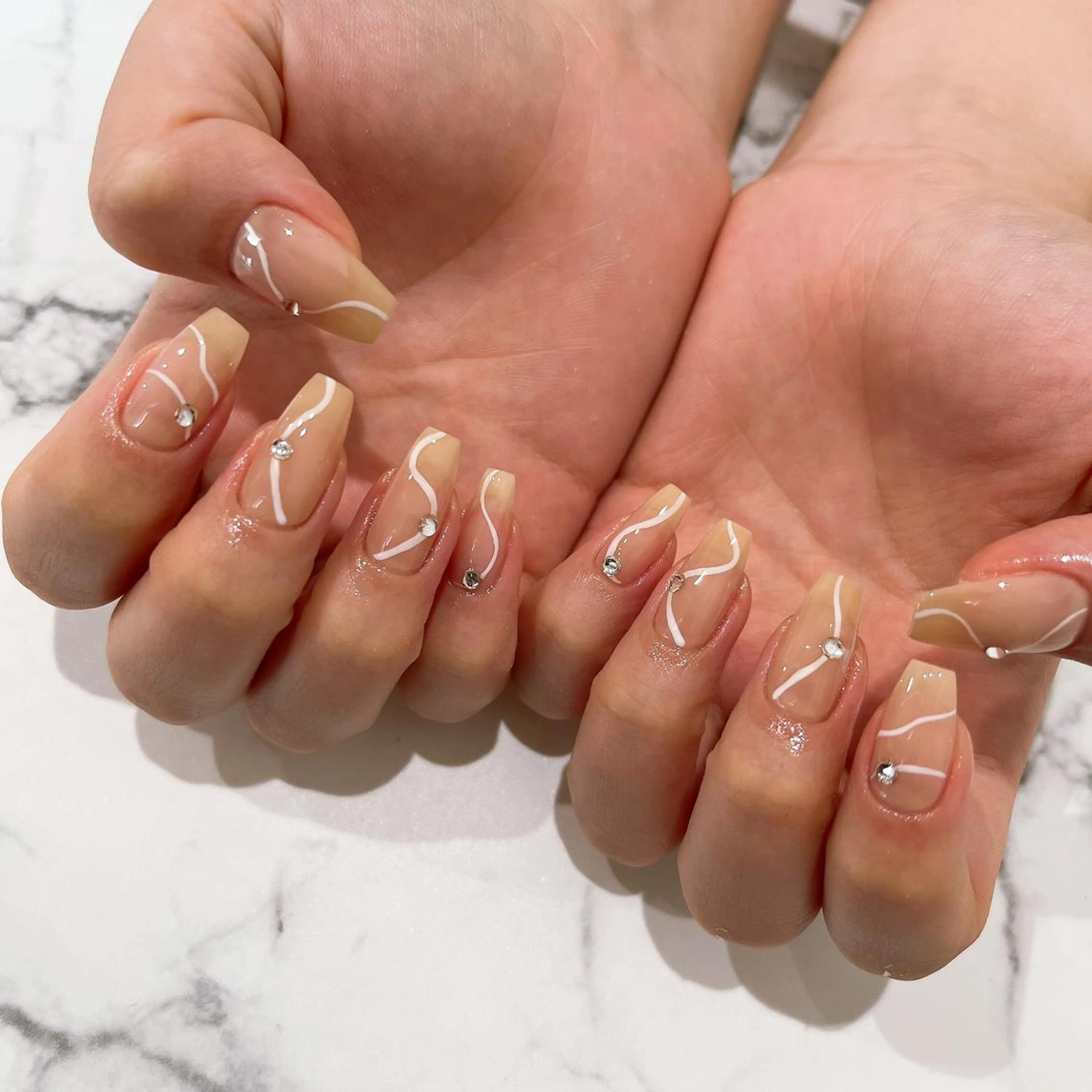 ネイル フットネイル フレンチネイル ジェルネイル ラメ(グリッター) ラメグラデーション ハンドネイル NEO Beauty Salon所属・𝐍𝐄𝐎 𝐉𝐔𝐑𝐈のネイルデザイン