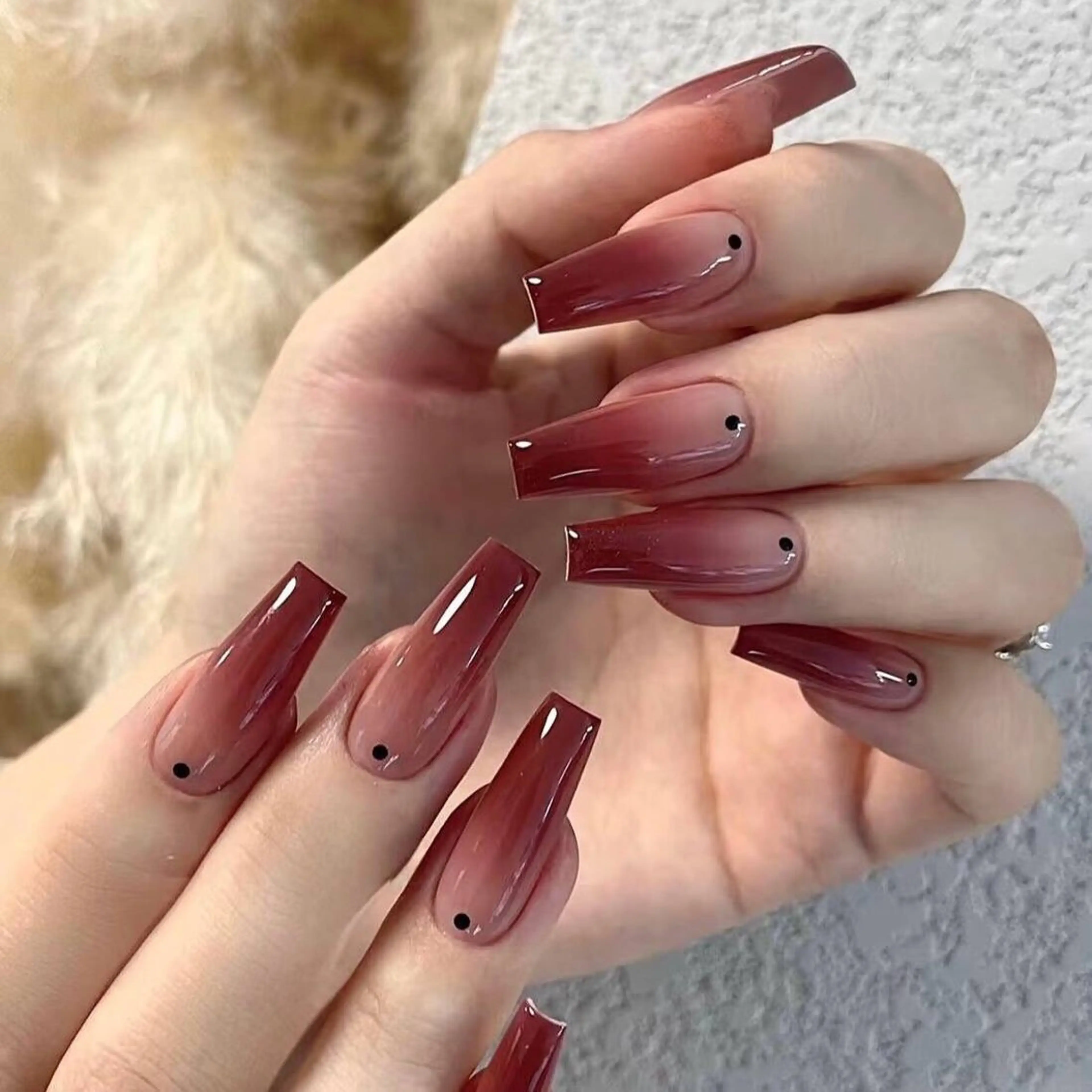 HANDハンドネイル(オフ無し)当店の定額コース「9」(グラデーション＋ストーン10本)の写真