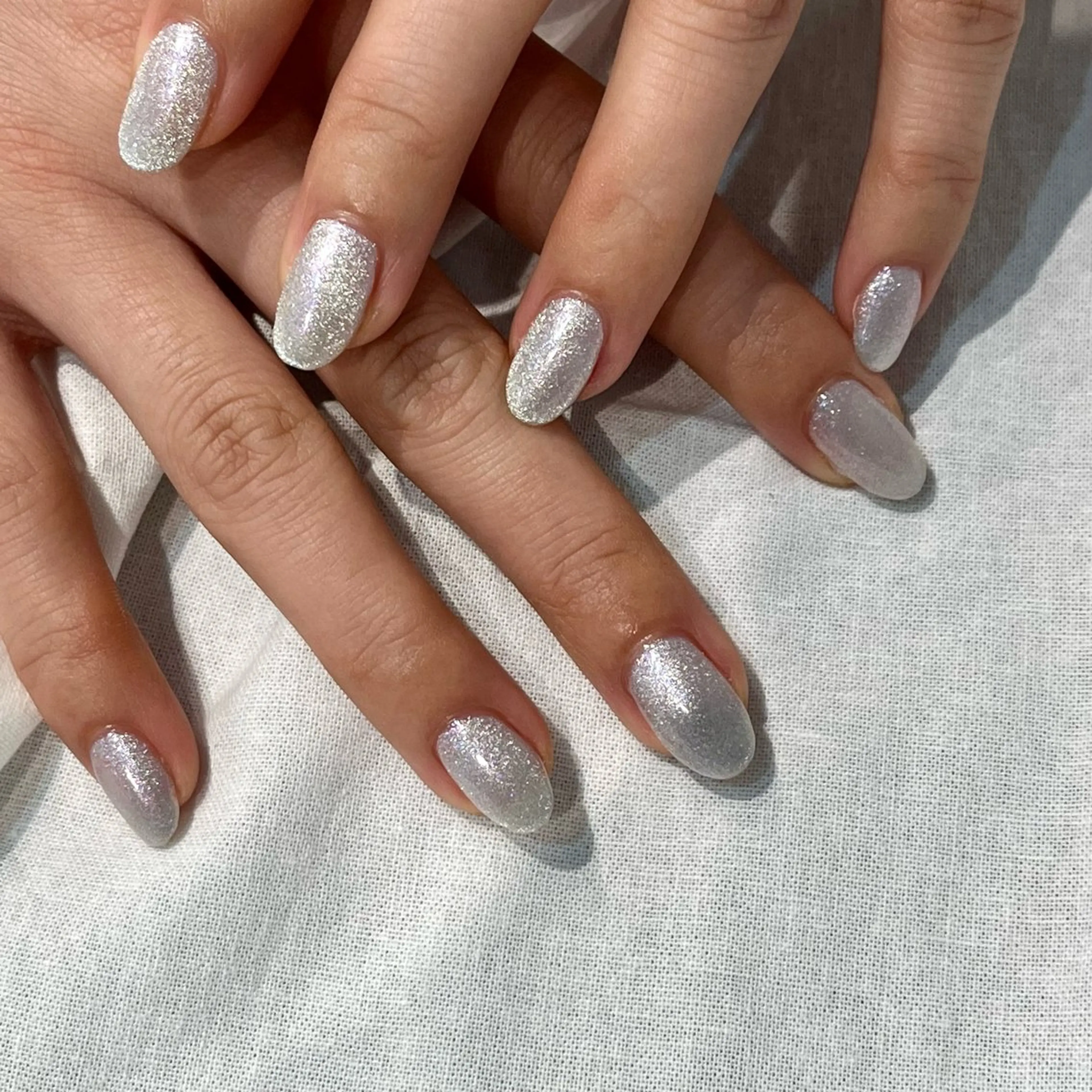 ネイル キラキラネイル シルバー 冬ネイル nail room Hotori.のネイルデザイン