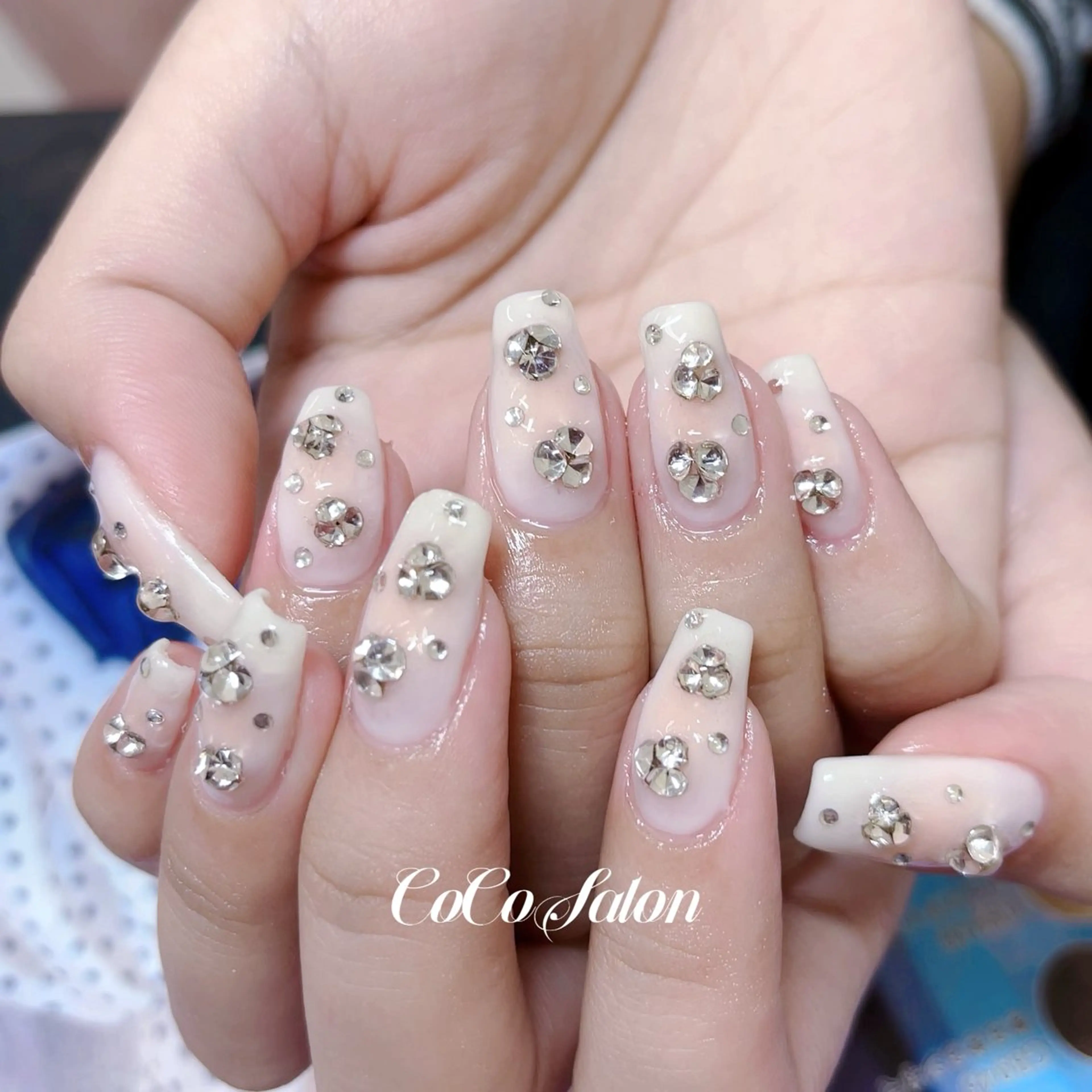 ネイル チークネイル 成人式 長さ出し ジェルネイル ゴージャス ハンドネイル CoCoSalon ネイル/まつ毛予約のネイルデザイン