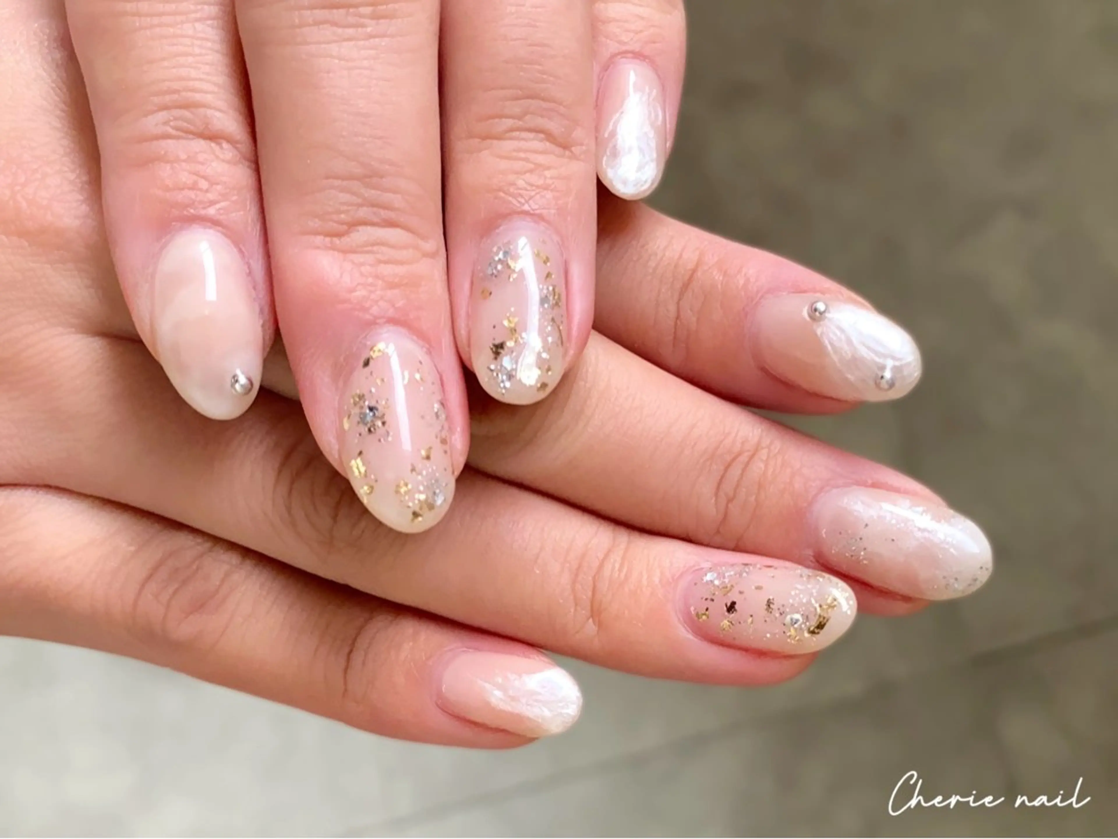 ネイル ジェルネイル ラメ(グリッター) ニュアンスネイル ホワイト ハンドネイル Cherienail yunaのネイルデザイン