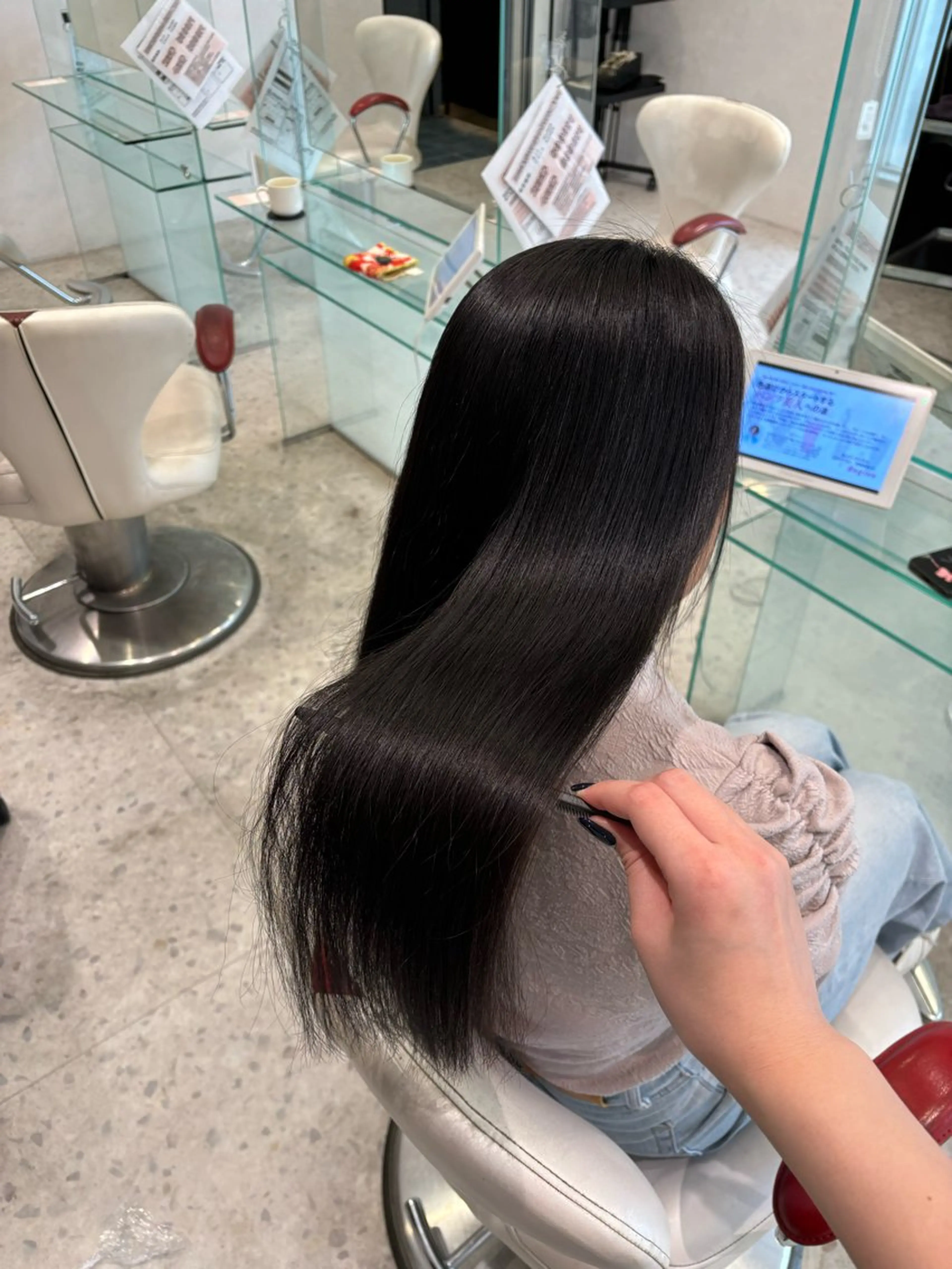 ロング カラー 縮毛矯正 トリートメント 山田 梨央のヘアスタイル