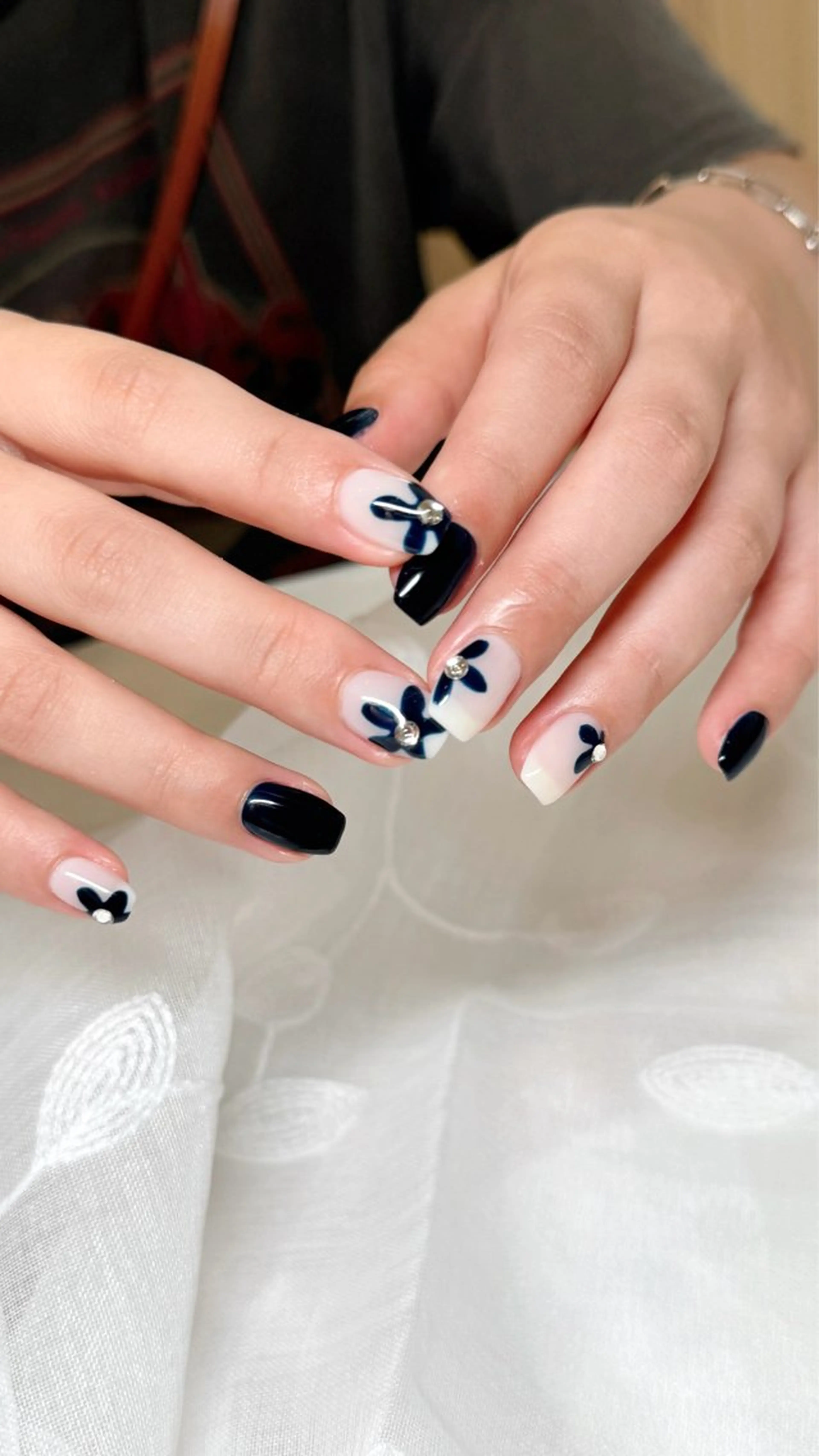 ネイル フラワーネイル ネイビー nail salon neige所属・ジェムネイル Risa.のネイルデザイン