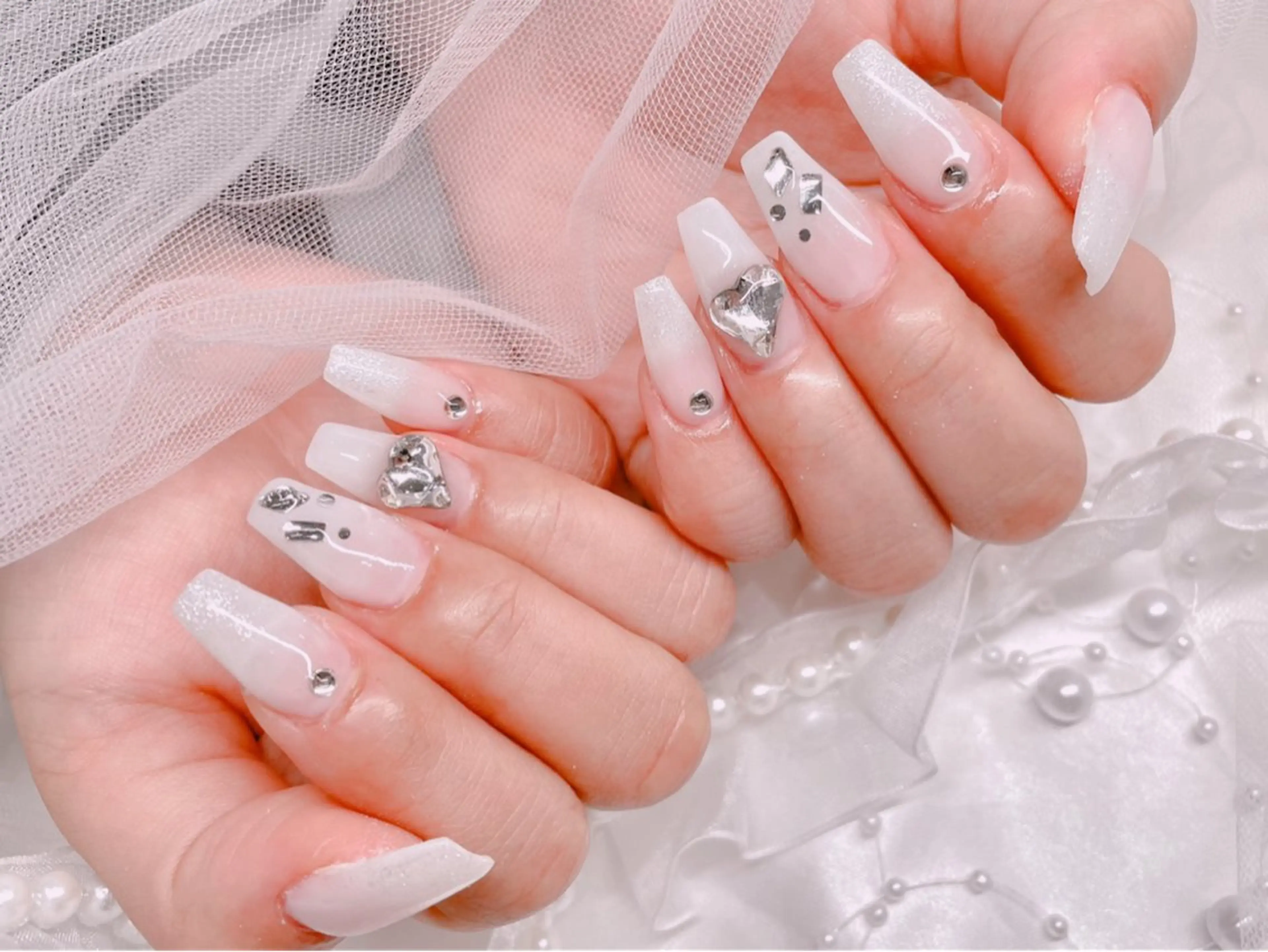 ネイル 長さ出し ハート ホワイト ハンドネイル ゆりか ジョアアンジェ福島のネイルデザイン