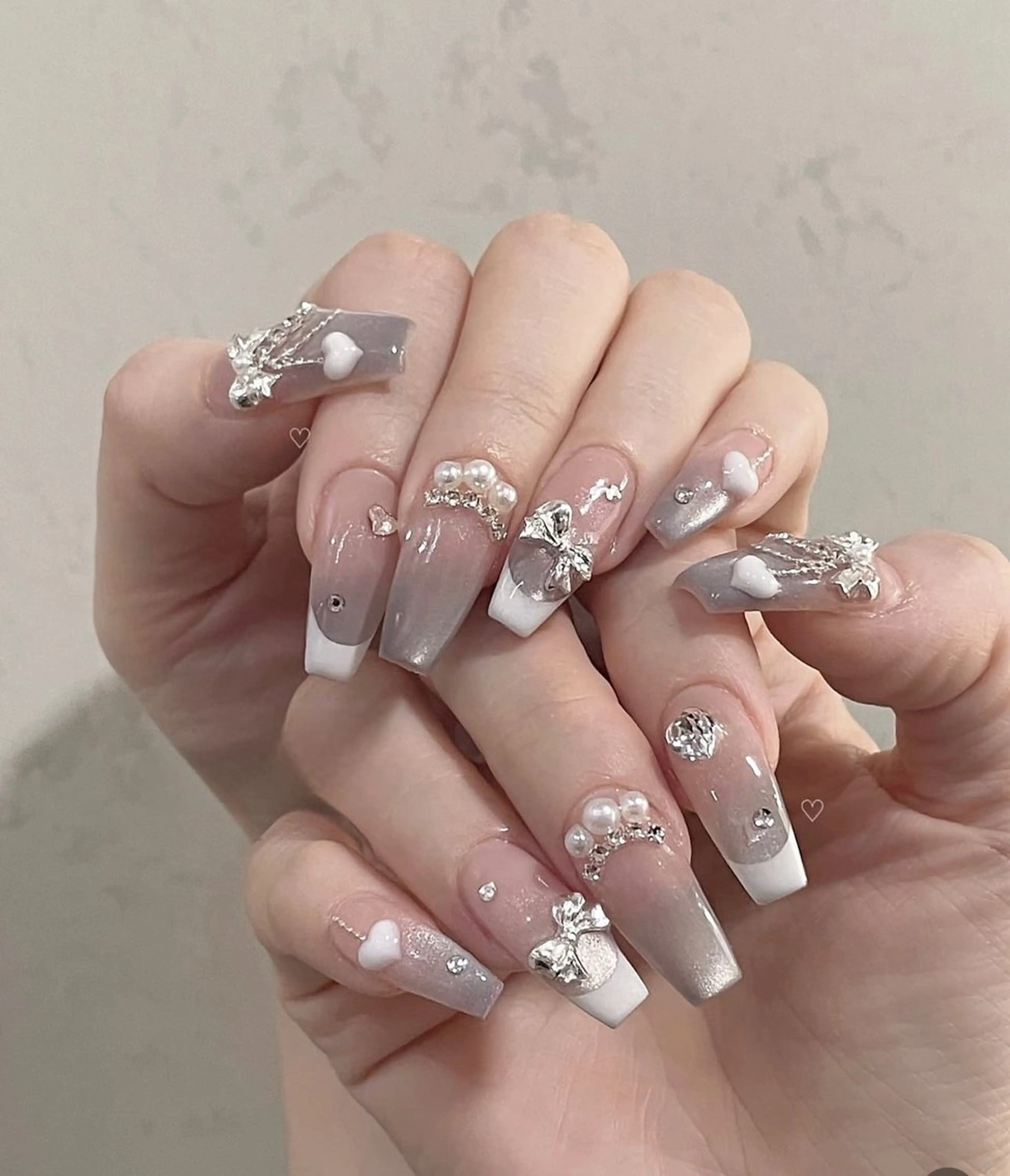 ネイル アニマル柄 オーロラネイル チークネイル フラッシュネイル ジェルネイル ハンドネイル Lyn TA Nailのネイルデザイン