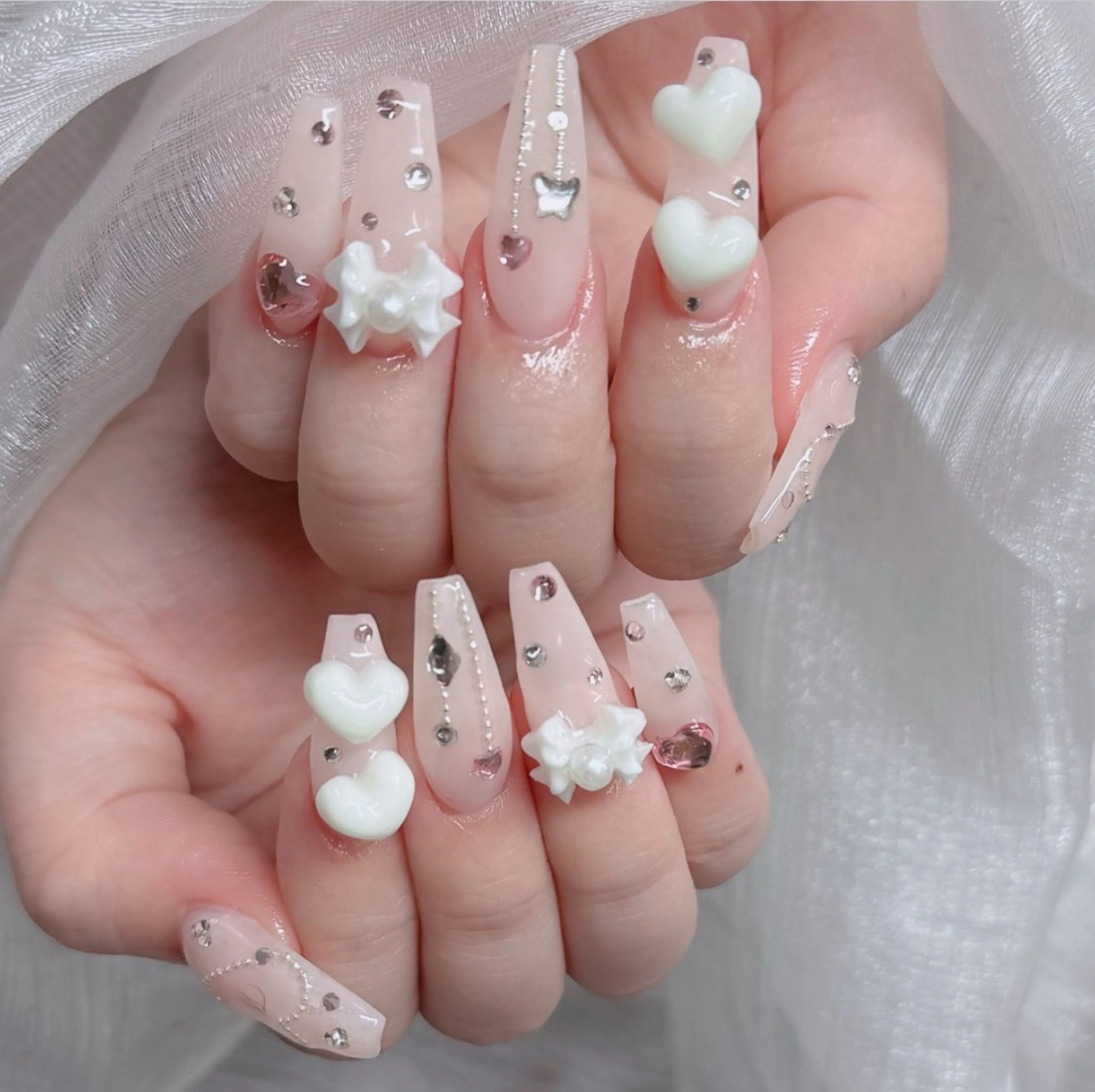 ネイル フレンチネイル ジェルネイル ガラスフレンチ ハロウィン ハート ハンドネイル H.baby Nail Salonのネイルデザイン