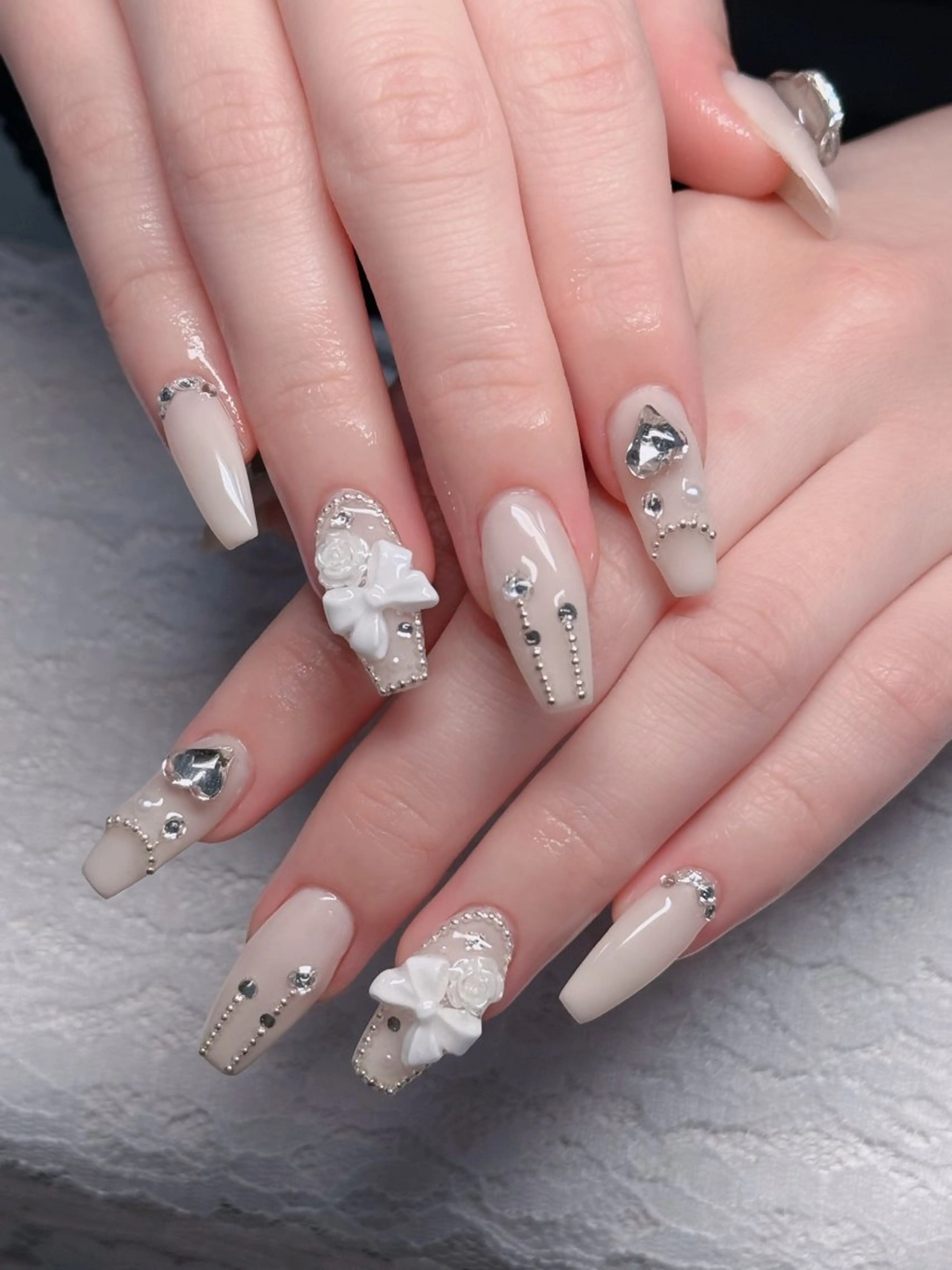 ネイル オーロラネイル フレンチネイル ジェルネイル ハロウィン キラキラネイル H.baby Nail Salon所属・H.baby Nail Salonのネイルデザイン