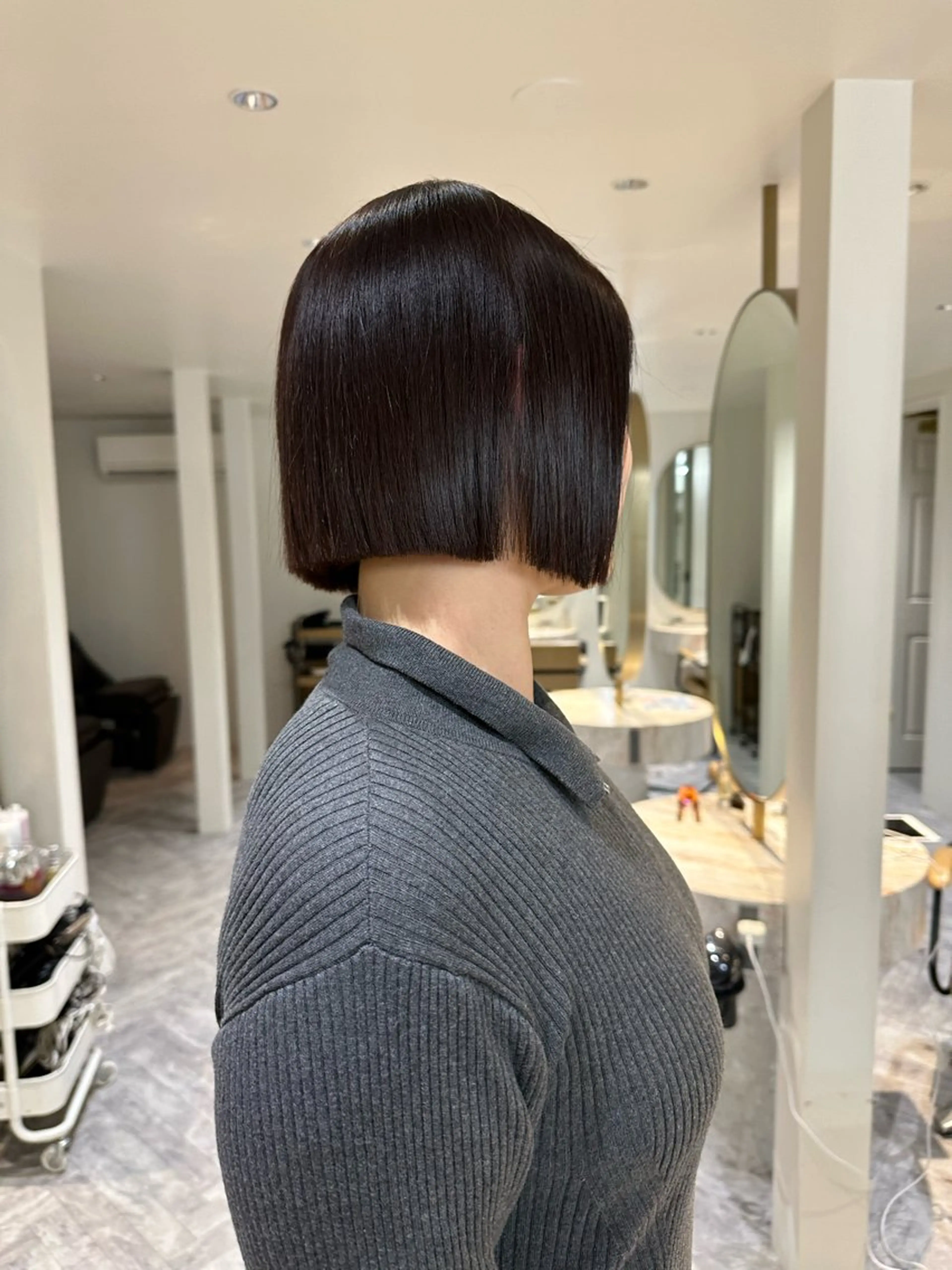 ショート カラー ブリーチ ボルドーカラー ハイトーンカラー ブリーチなしカラー ボブ カット ヘアカラー トリートメント REINA☁️透明感 カラー/ぷつっと♡のヘアスタイル